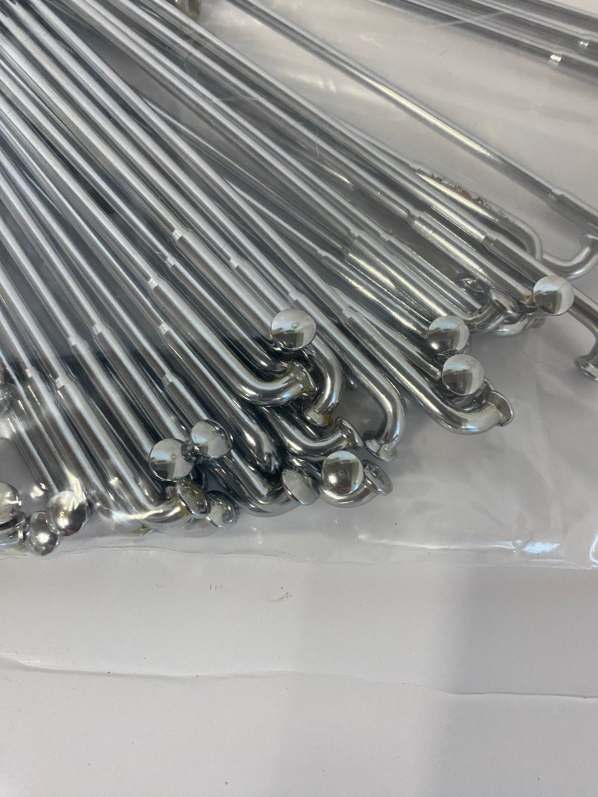 Jeu de 40 rayons chrome pour roue 18 pouces Harley Davidson REF Zodiac 141170