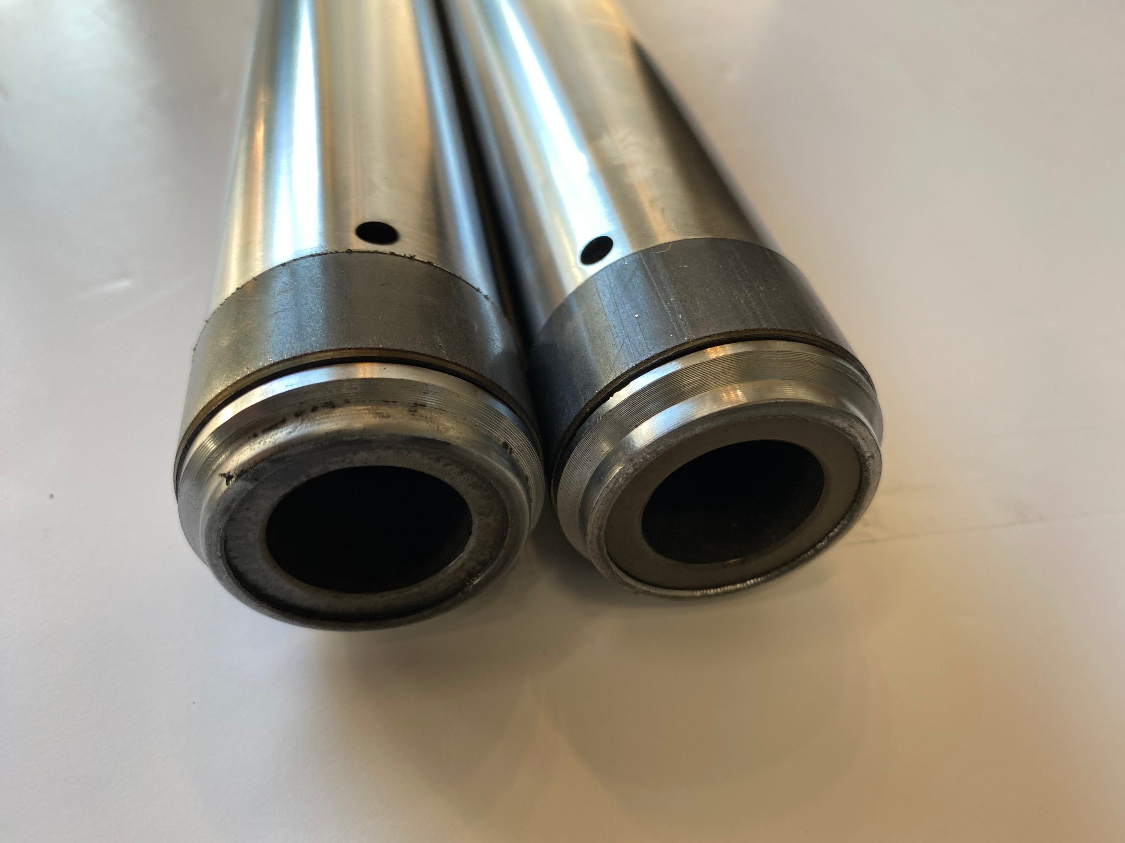 Jeu de 2 tubes de fourche 41 mm x 92 cm Harley Davidson