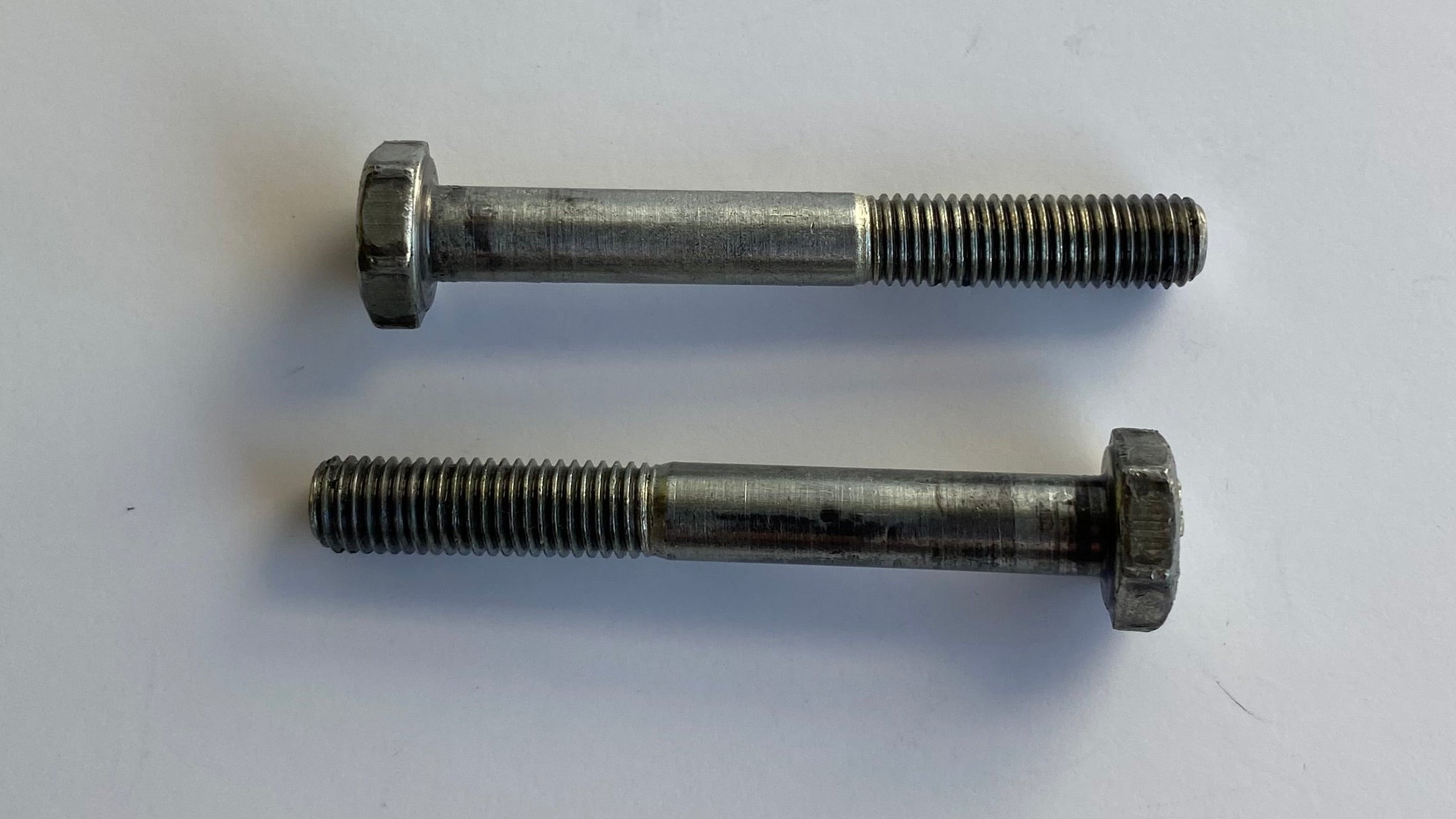 Jeu de 2 vis 1/4-28 x 2" patin tendeur primaire Harley Davidson REF OEM 2614