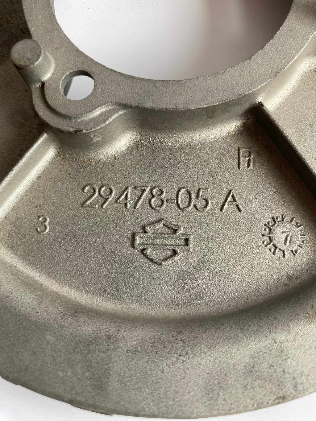 Harley Davidson air filter support REF OEM: 29478-05A
