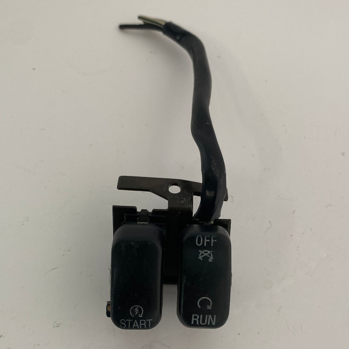 Boutons commodo start et arrêt moteur Harley Davidson REF OEM 71589-96B