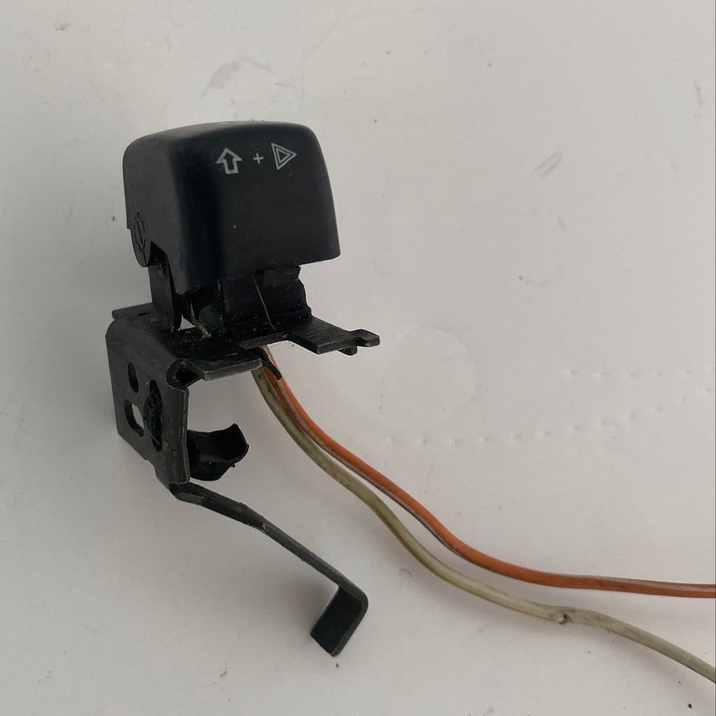 Bouton commodo clignotant droit Harley Davidson REF OEM 71683-06A
