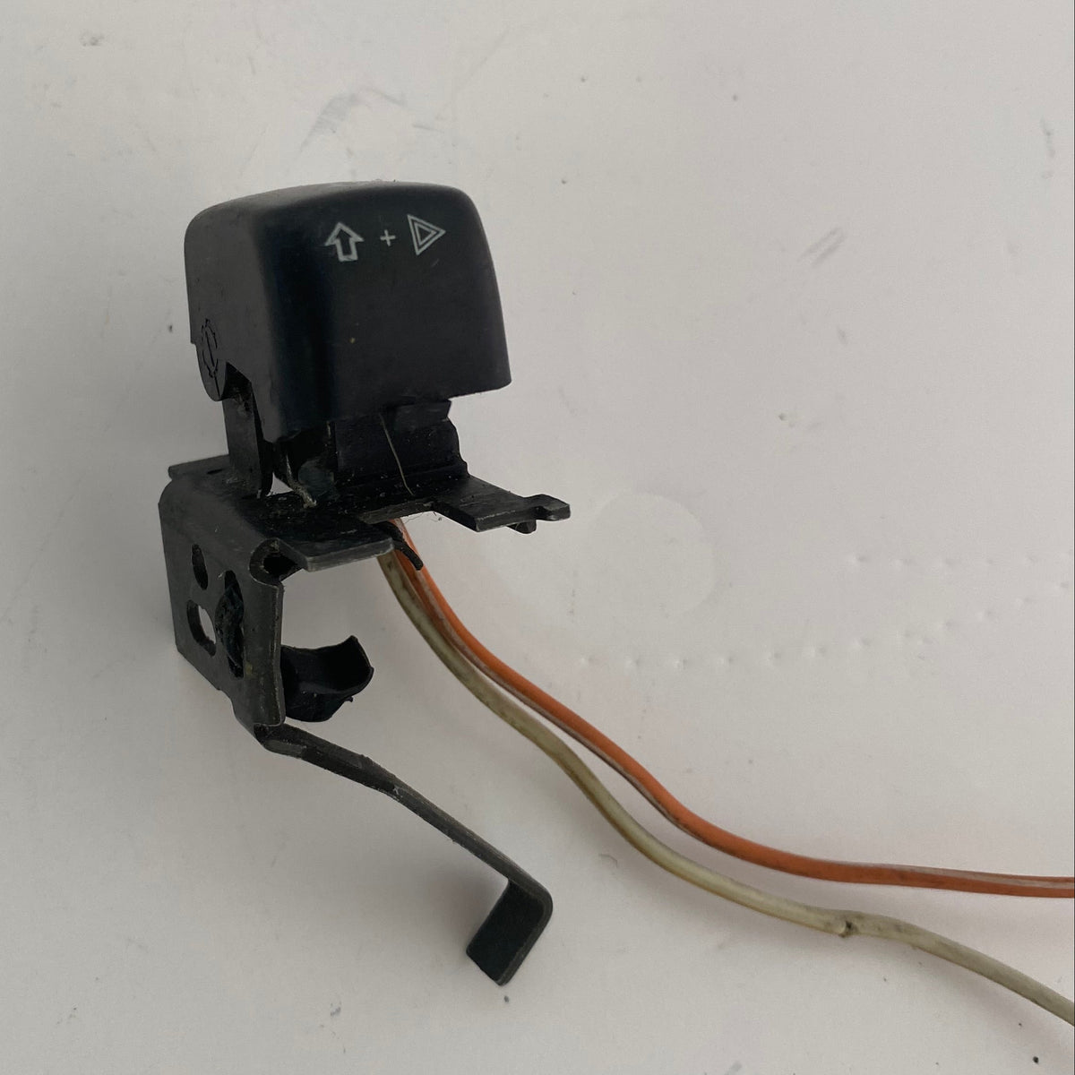 Bouton commodo clignotant droit Harley Davidson REF OEM 71683-06A