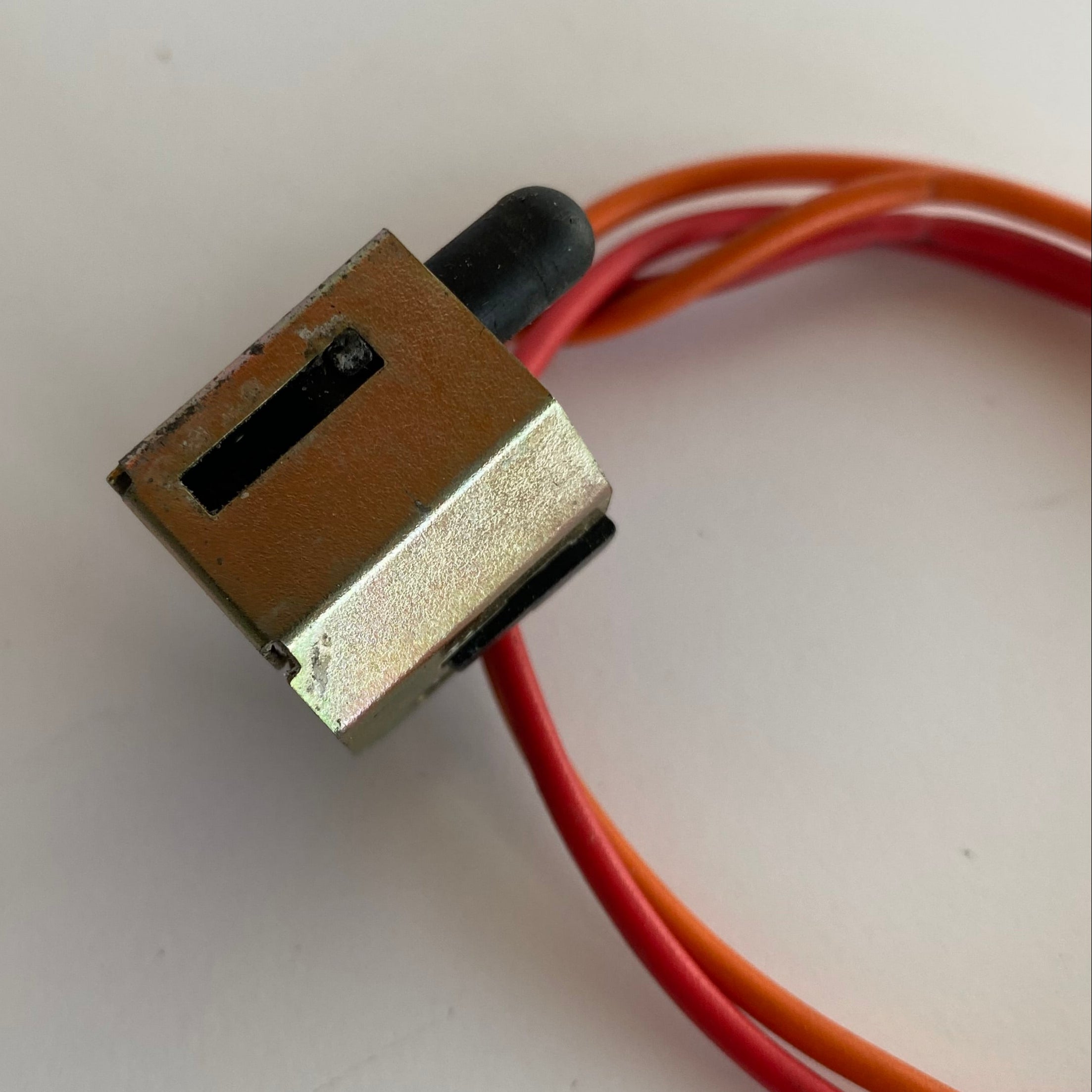 Contacteur de stop de frein avant Harley Davidson REF 71590-92A