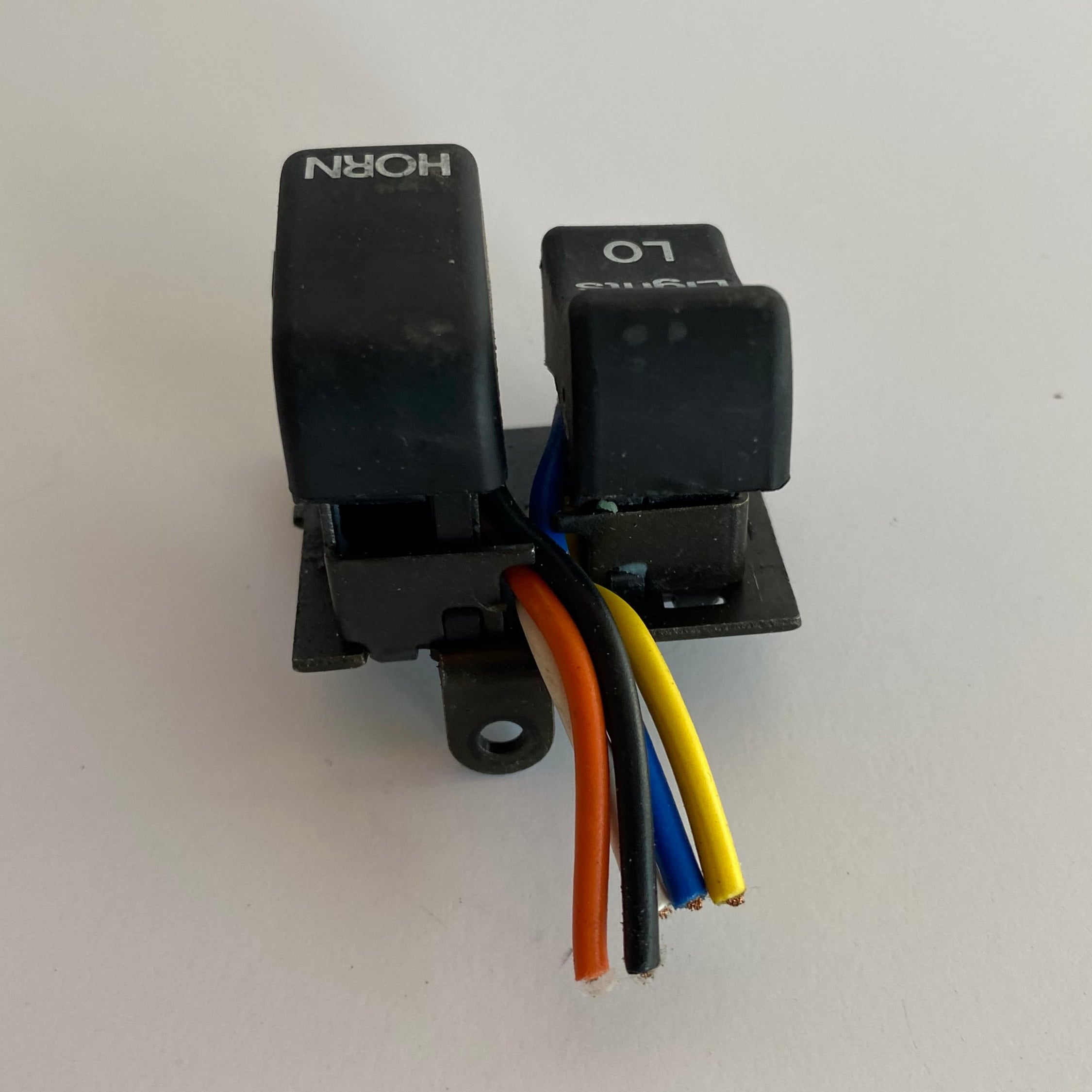 Boutons phare klaxon Harley Davidson REF OEM 71573-82A