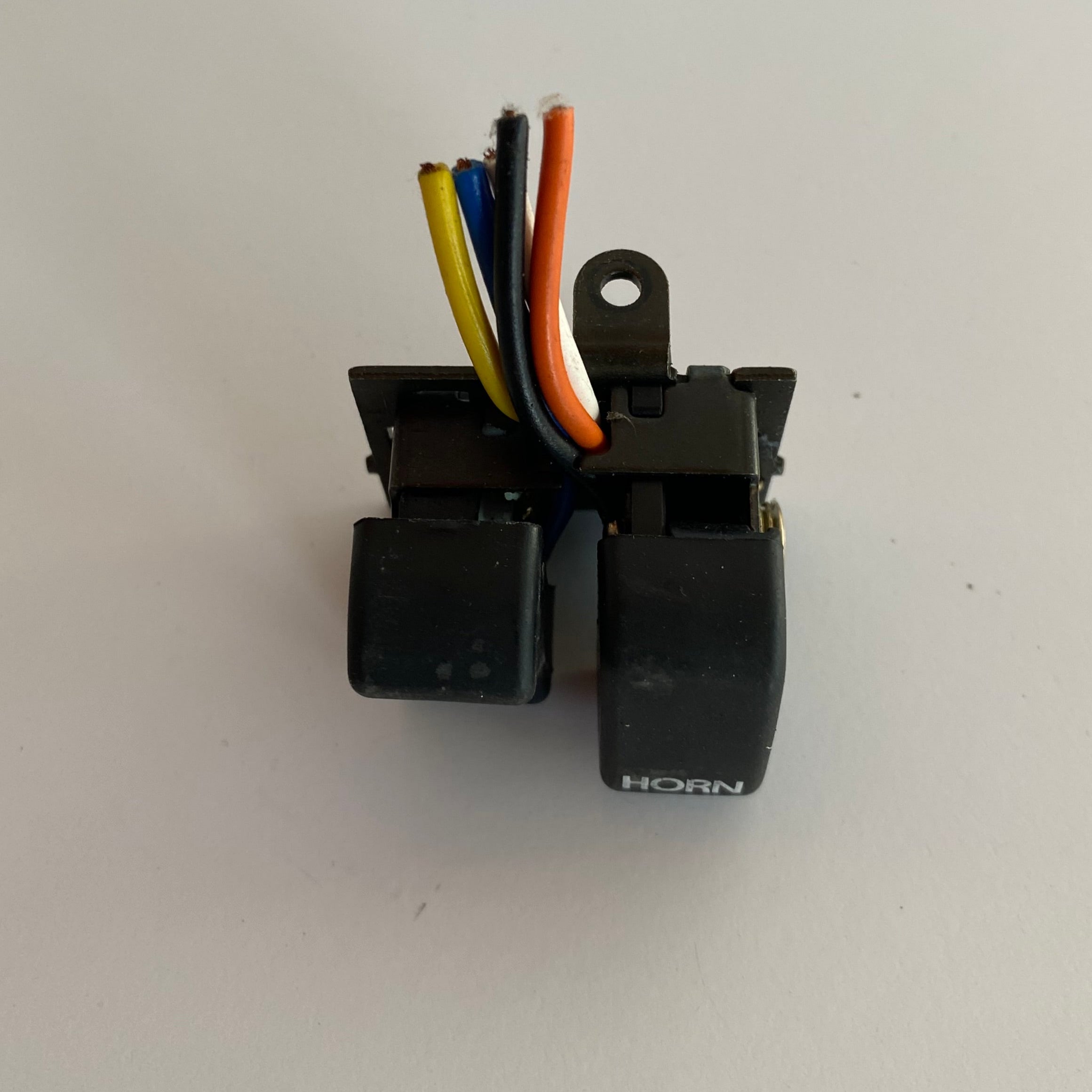 Boutons phare klaxon Harley Davidson REF OEM 71573-82A