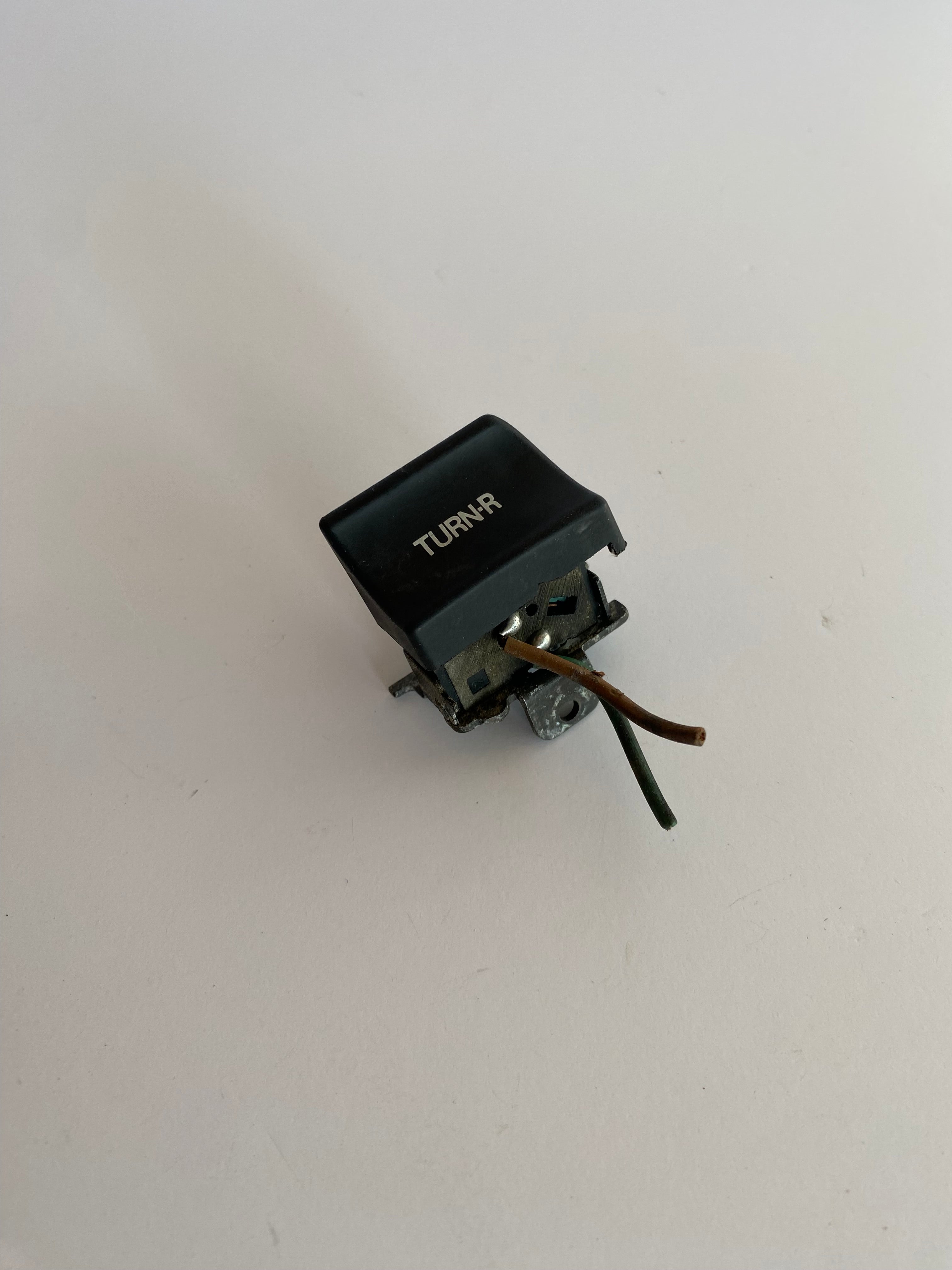 Bouton clignotant gauche Harley Davidson REF OEM 71598-92