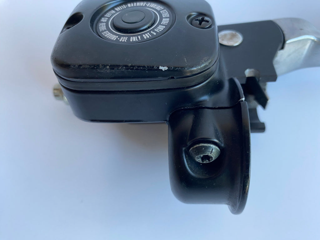 Harley Davidson Touring Front Brake Master Cylinder REF OEM 41700737