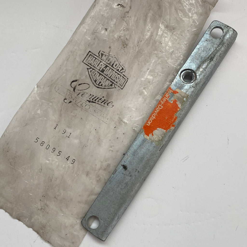 Support de pare brise droit Harley Davidson REF OEM 58095-49