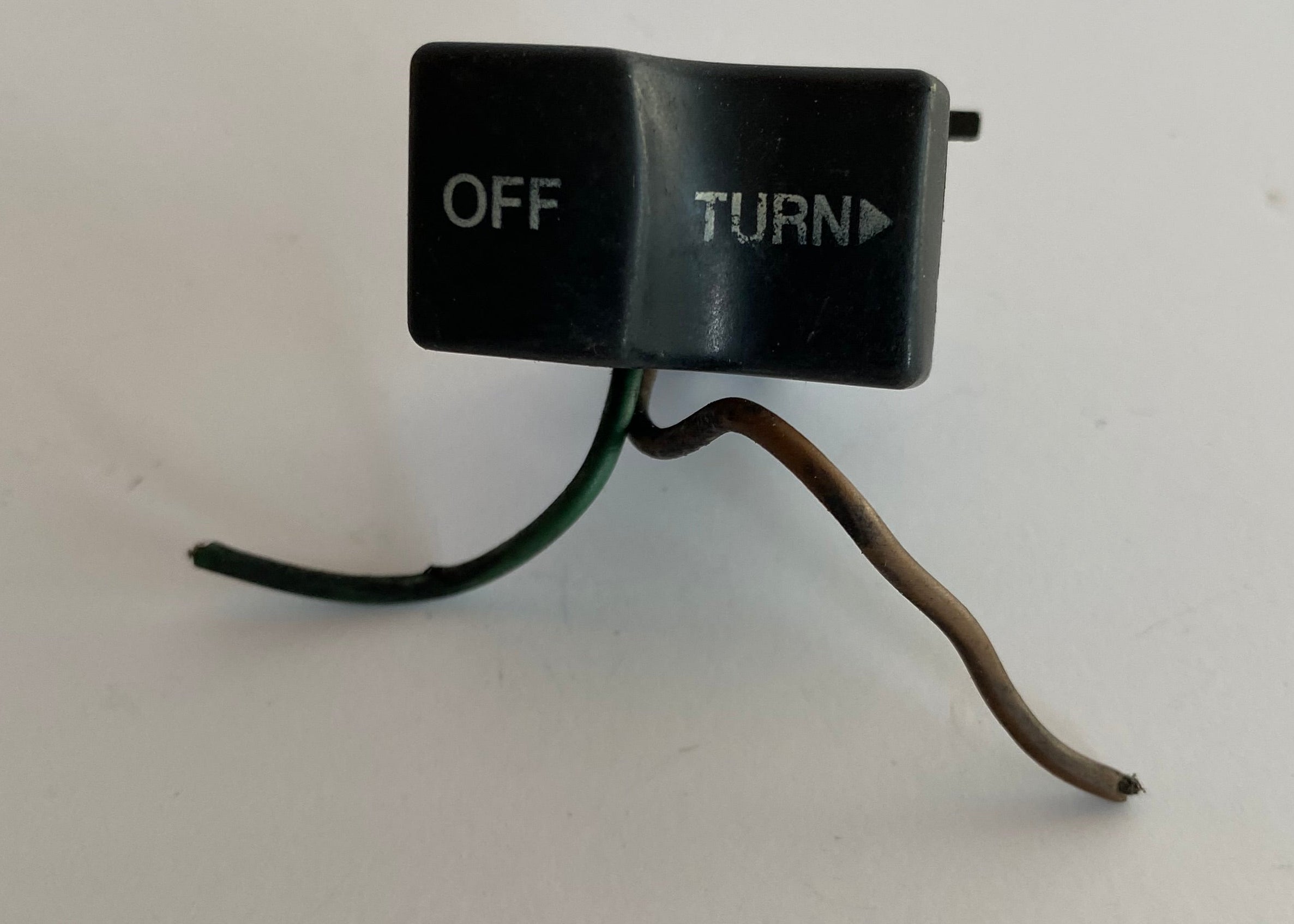 Bouton basculant clignotant droit Harley Davidson REF OEM 71591-82