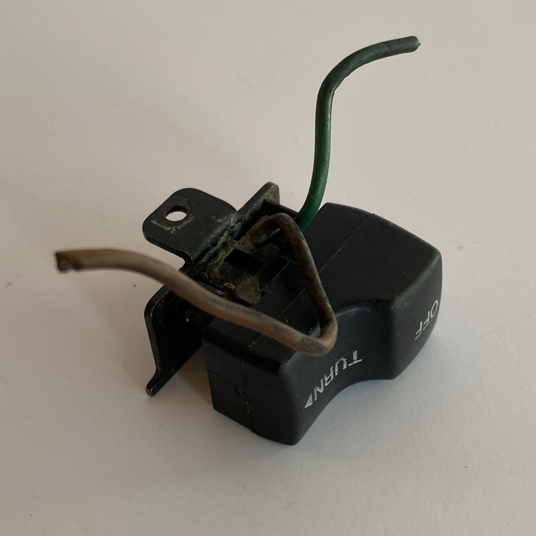 Bouton basculant clignotant droit Harley Davidson REF OEM 71591-82