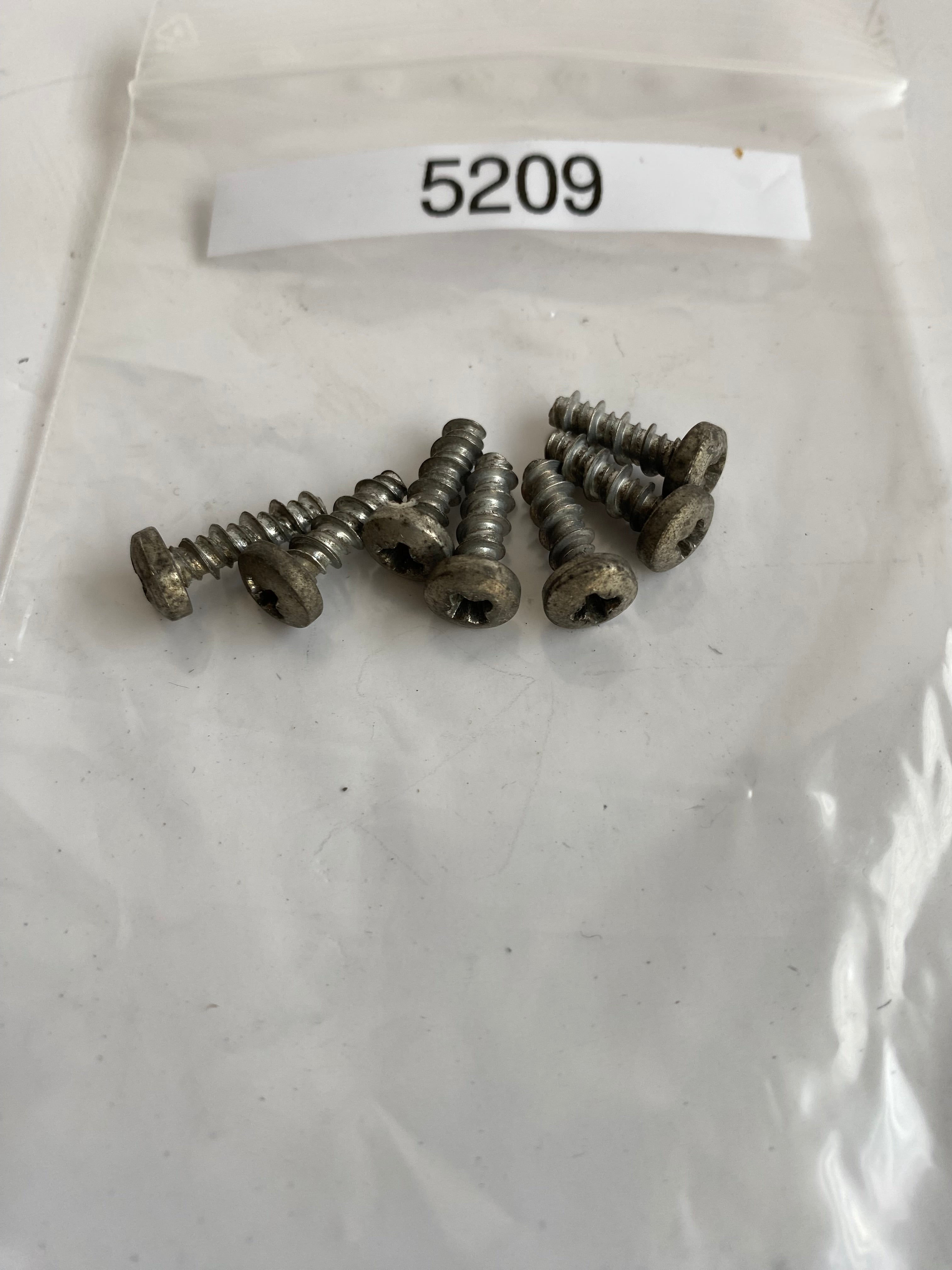 Lot de 7 vis de support intérieur phare Touring Harley Davidson REF OEM 5209