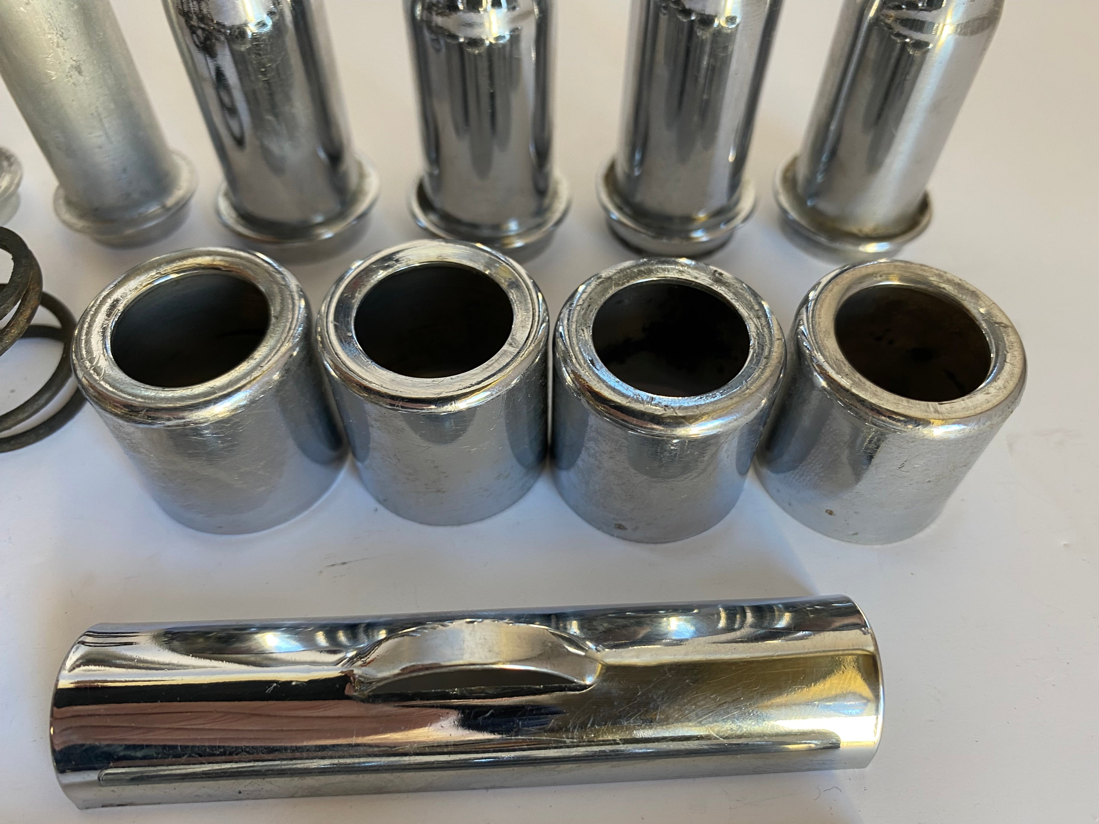 Jeu de 4 colonnettes Big Twin Harley Davidson REF 17938-83 & 17935-79B