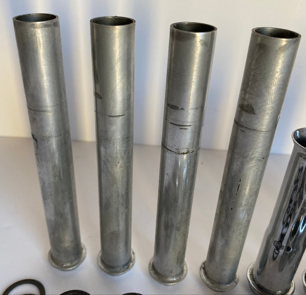 Jeu de 4 colonnettes Big Twin Harley Davidson REF 17938-83 & 17935-79B