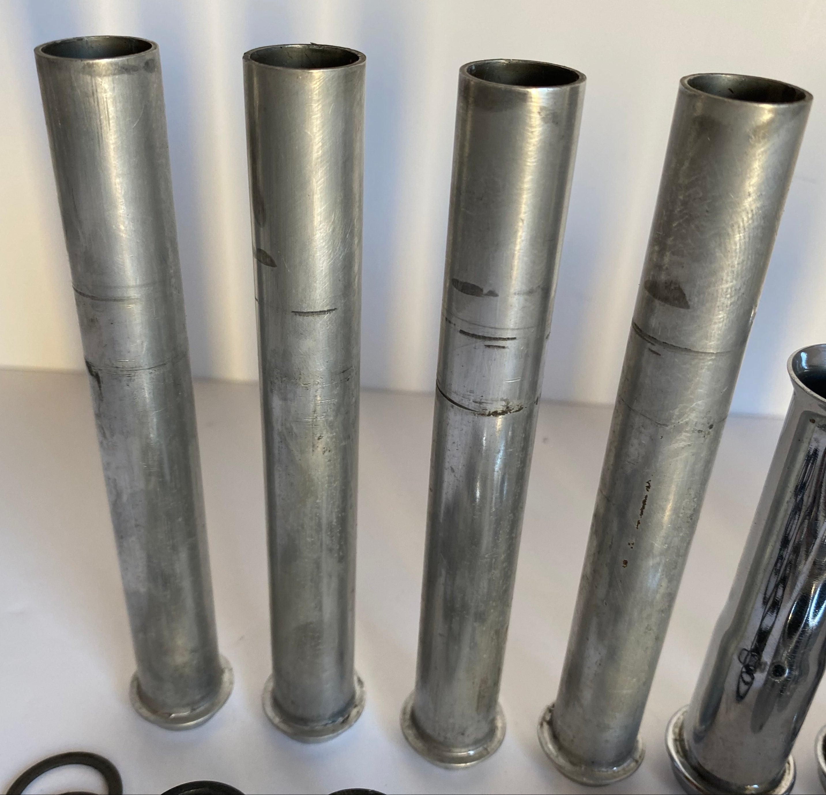 Jeu de 4 colonnettes Big Twin Harley Davidson REF 17938-83 & 17935-79B