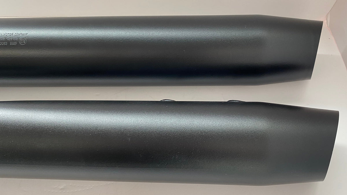 Jeu de silencieux échappement noirs OEM Touring Harley Davidson REF OEM 64900954 & 64900955