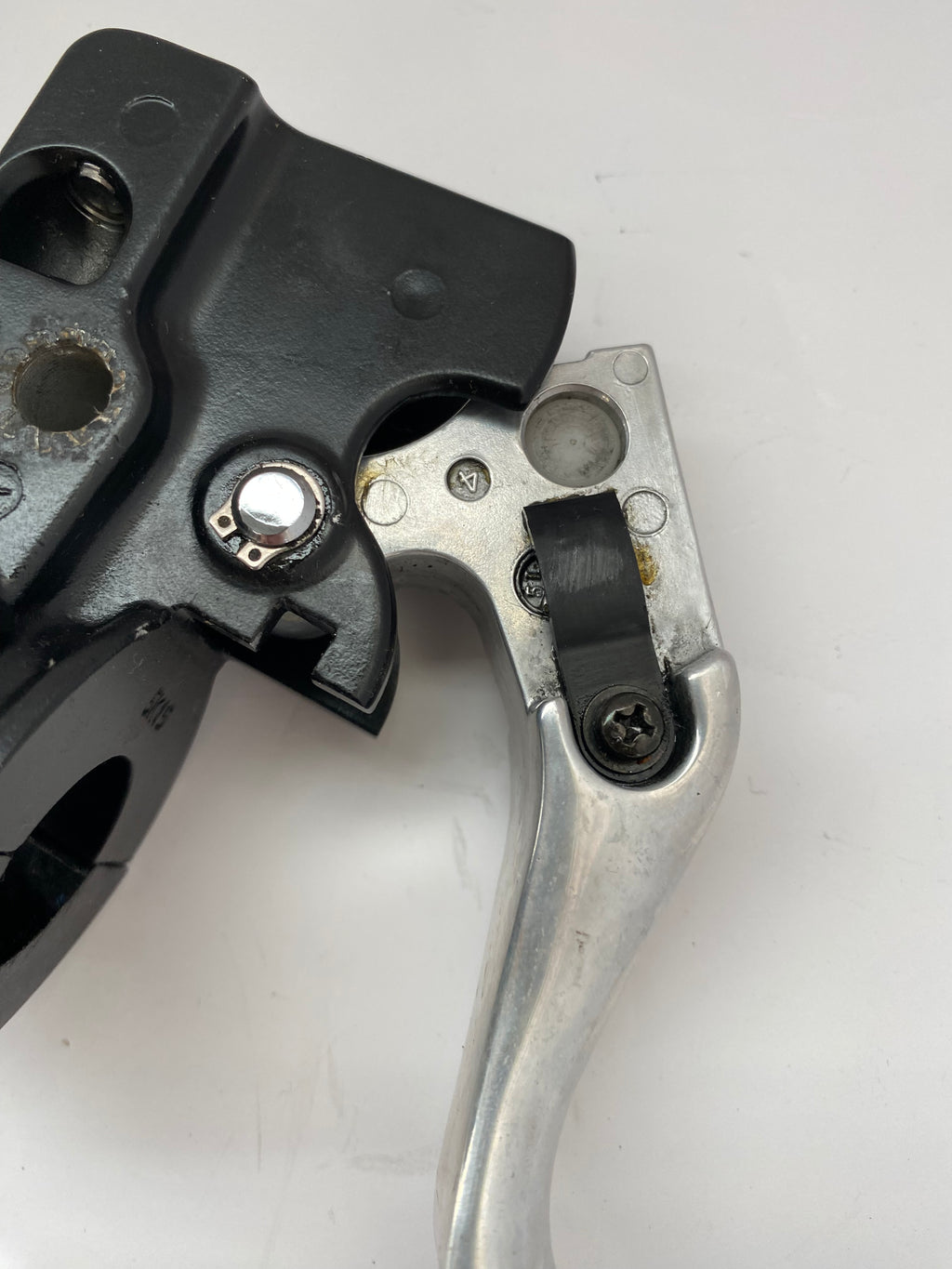 Manette et levier embrayage Sportster Harley Davidson REF OEM 38671-04 et 45081-04