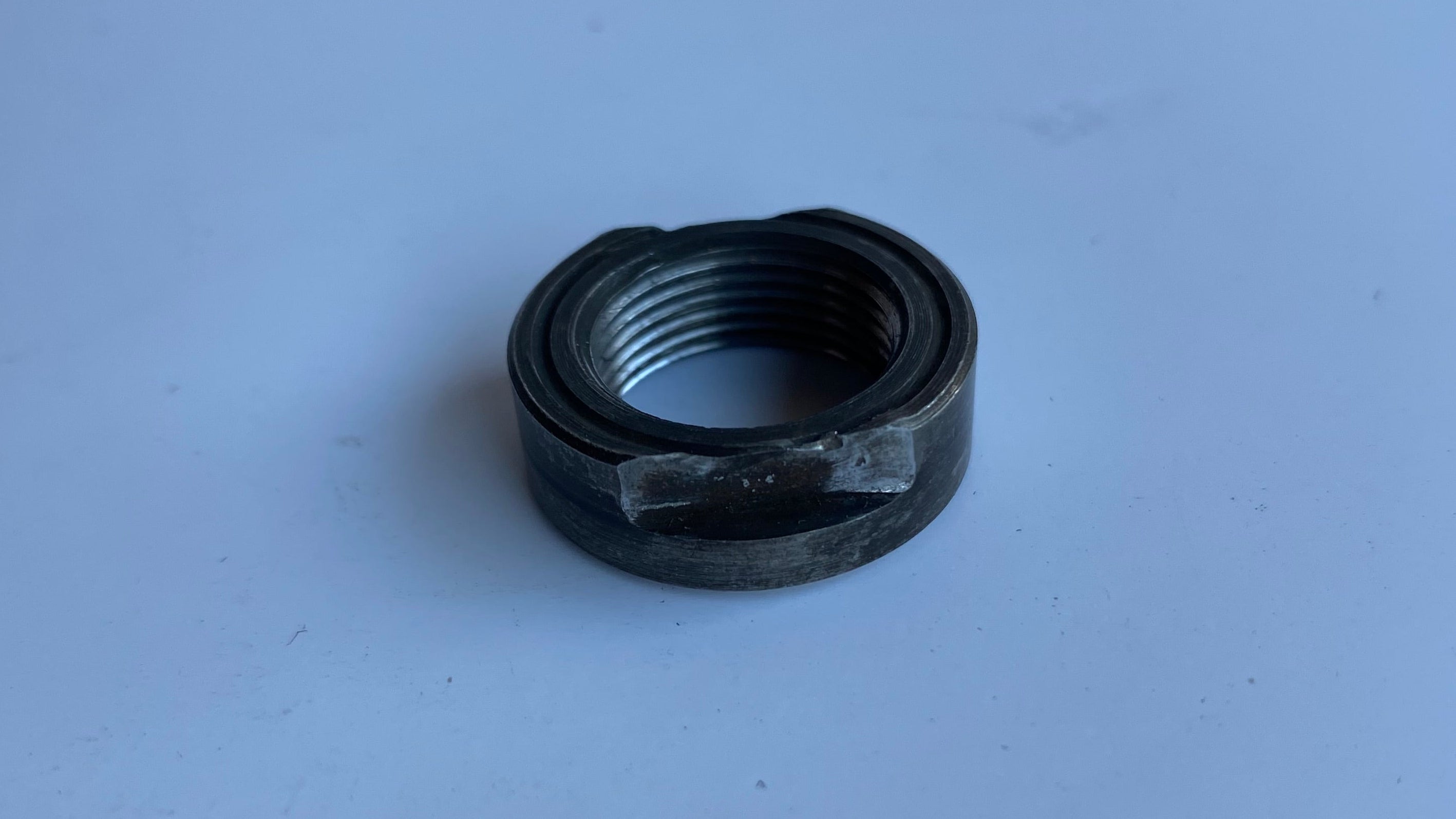 Ecrou pignon vilebrequin droit Harley Davidson REF OEM 24022-90