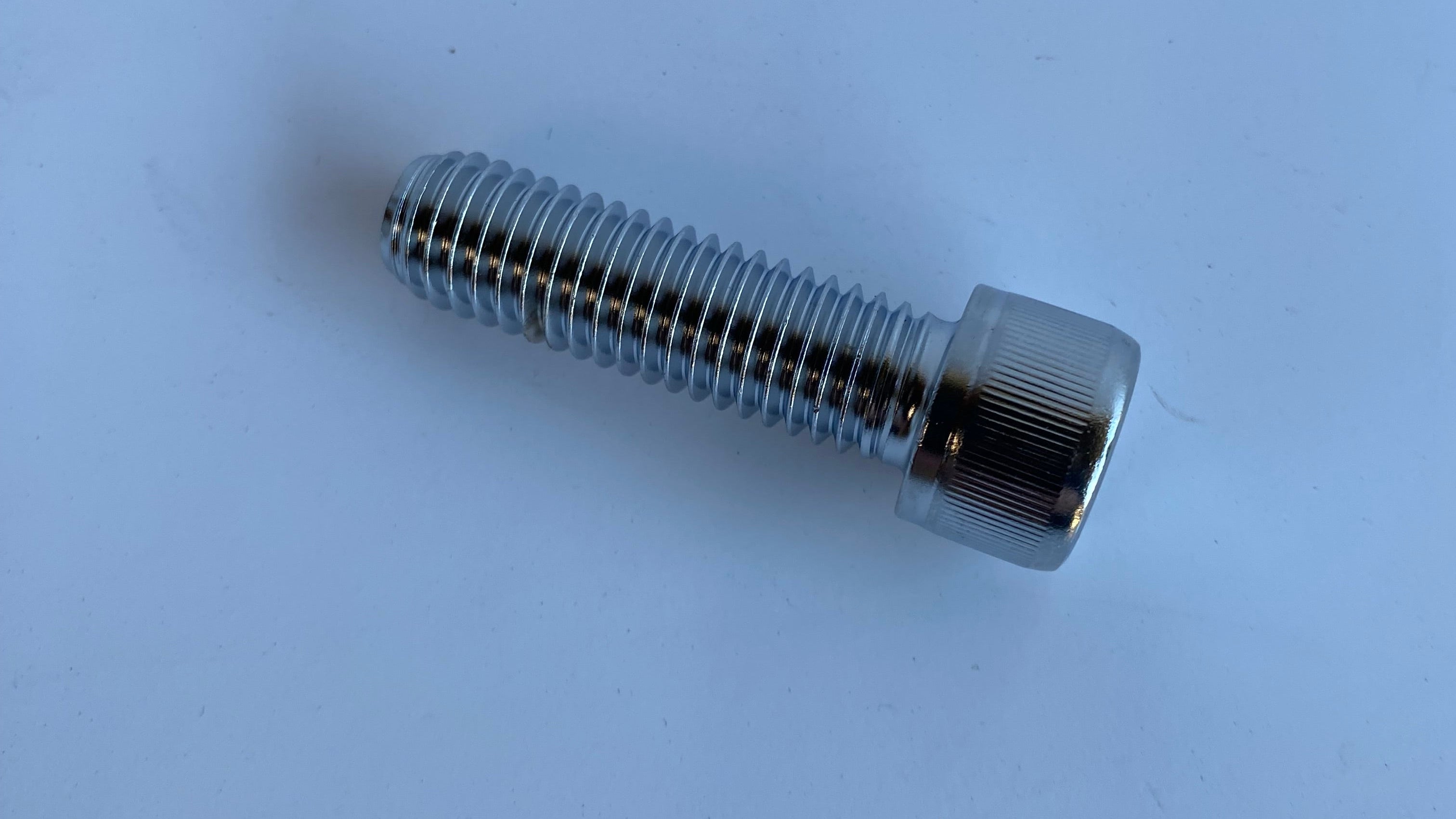 Vis BTR chromée 1/2-13 x 1-3/4" Harley Davidson REF MCS 912422