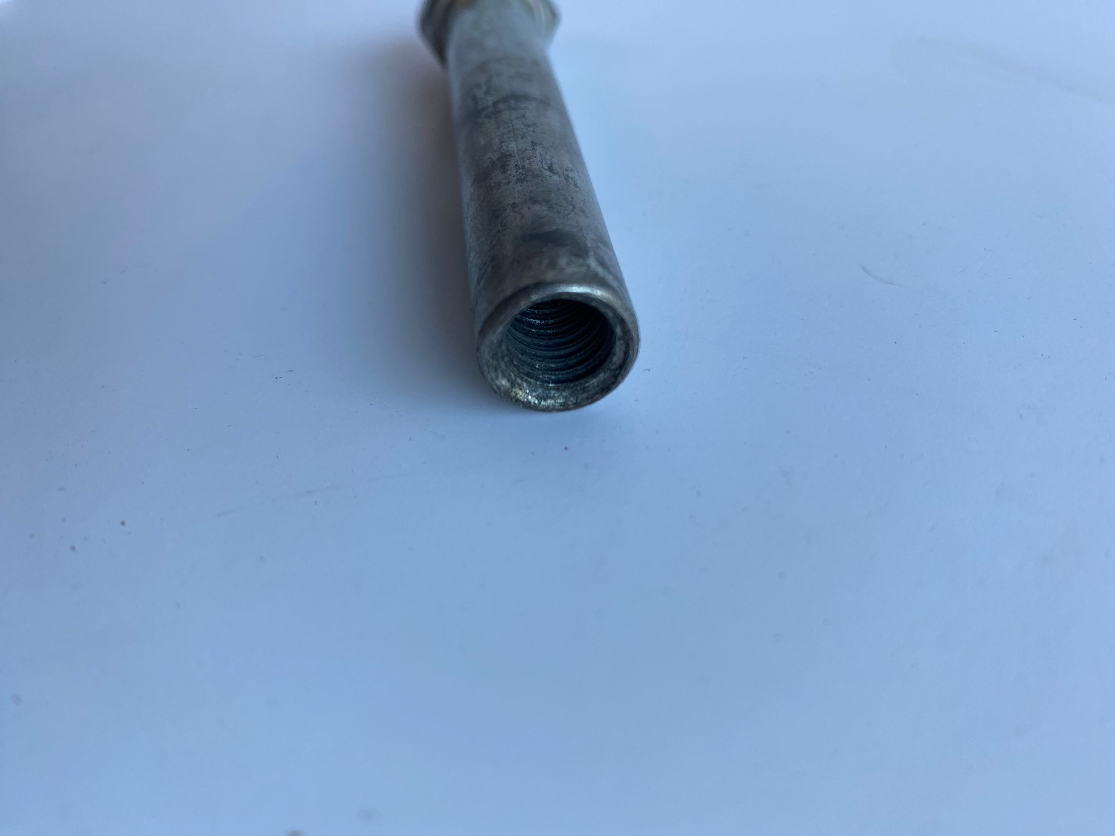 Vis amortisseurs arrière supérieur FXR Harley Davidson REF OEM 54309-87