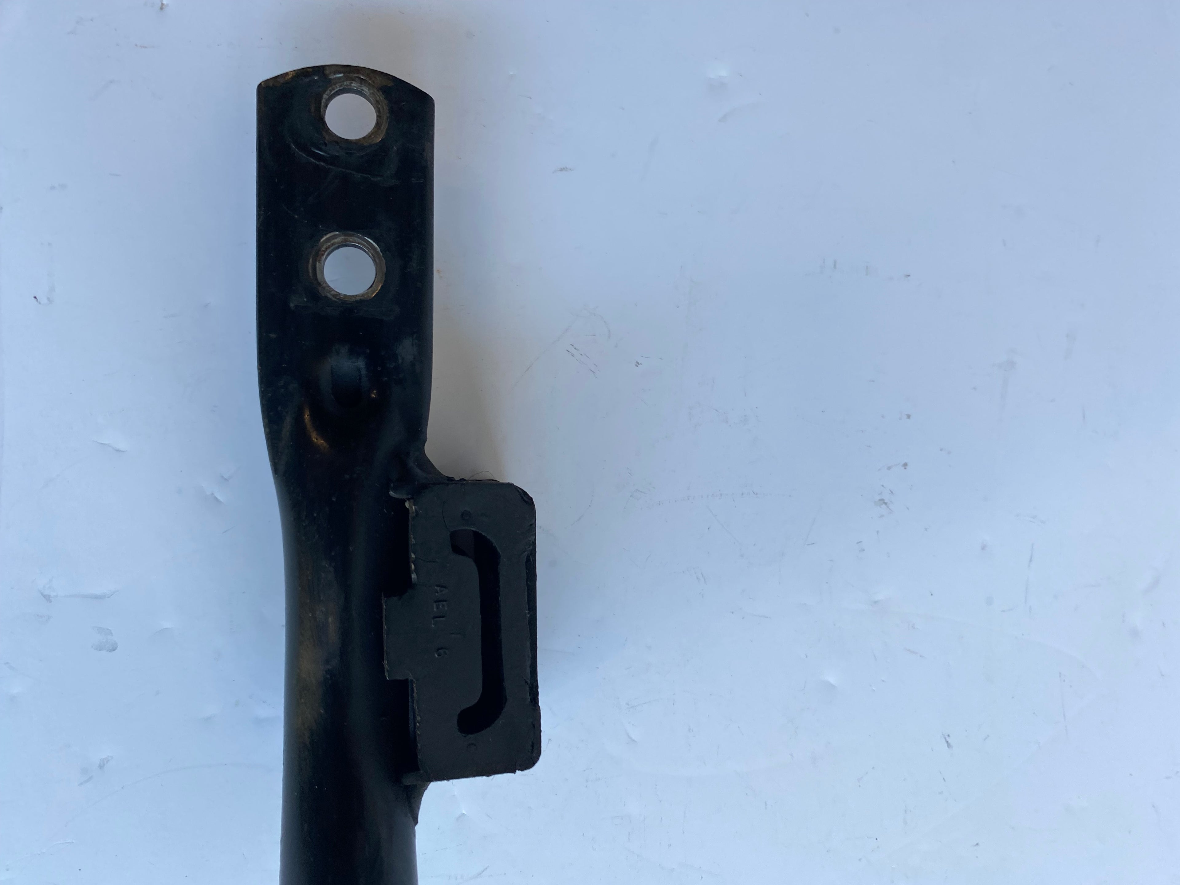 Support de sacoche droit Touring Harley Davidson REF OEM 90781-85