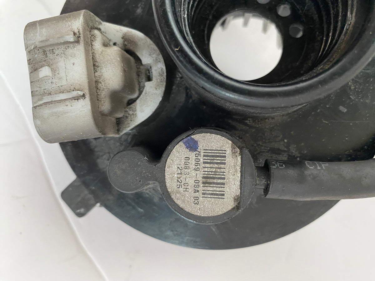 Trappe à carburant + support filtre à essence Touring Harley Davidson REF OEM 75069-08A