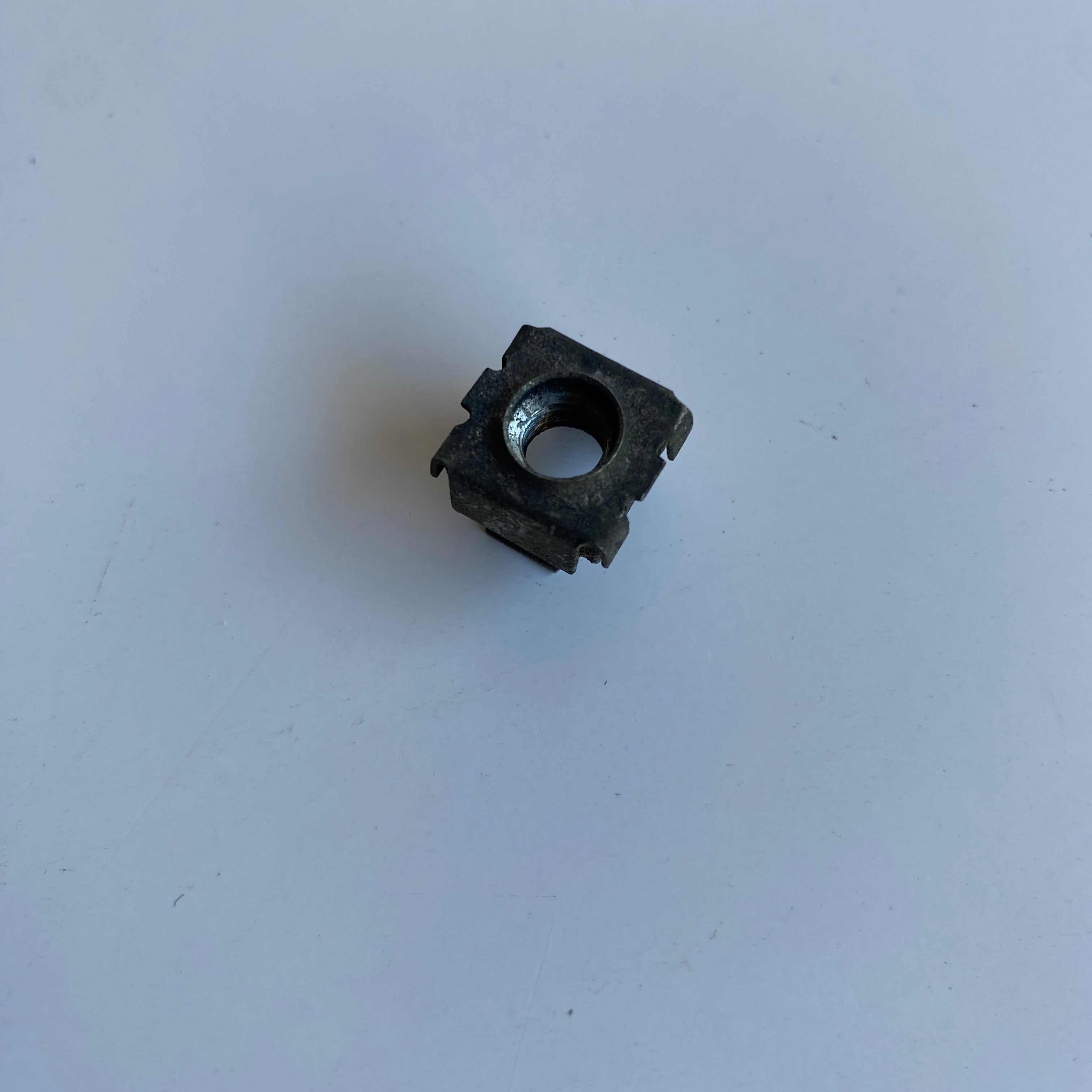 Ecrou carré clip 1/4-28" Harley Davidson REF OEM 7490