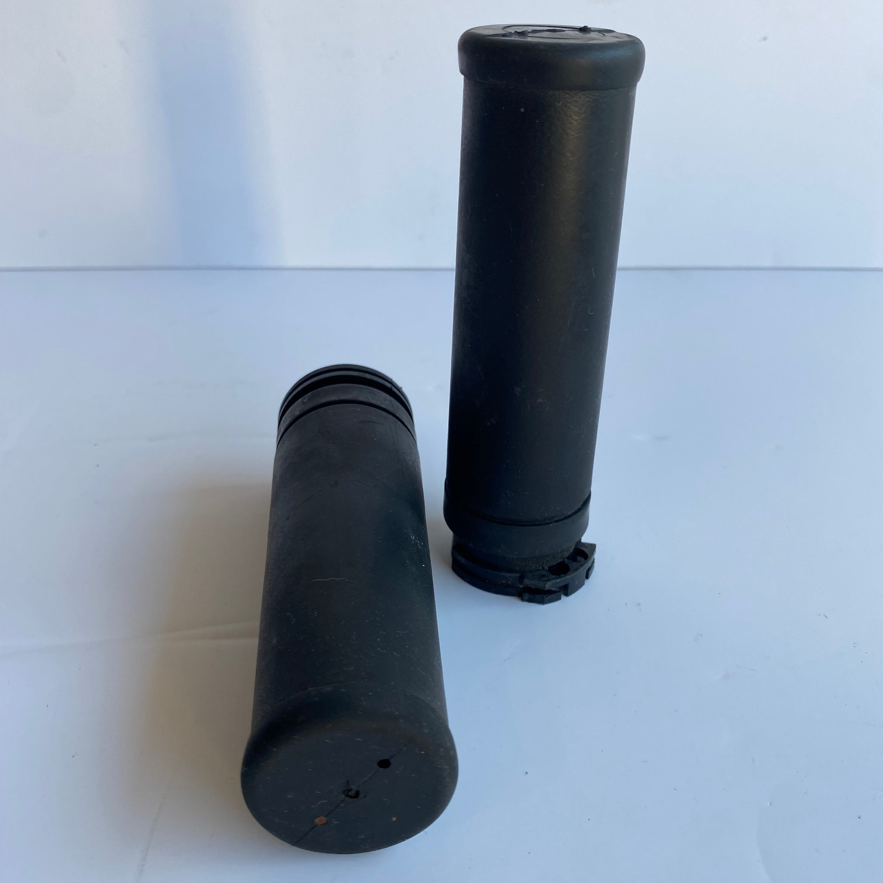 Jeu de poignées origine Harley Davidson REF OEM 56206-96 & 56220-94A