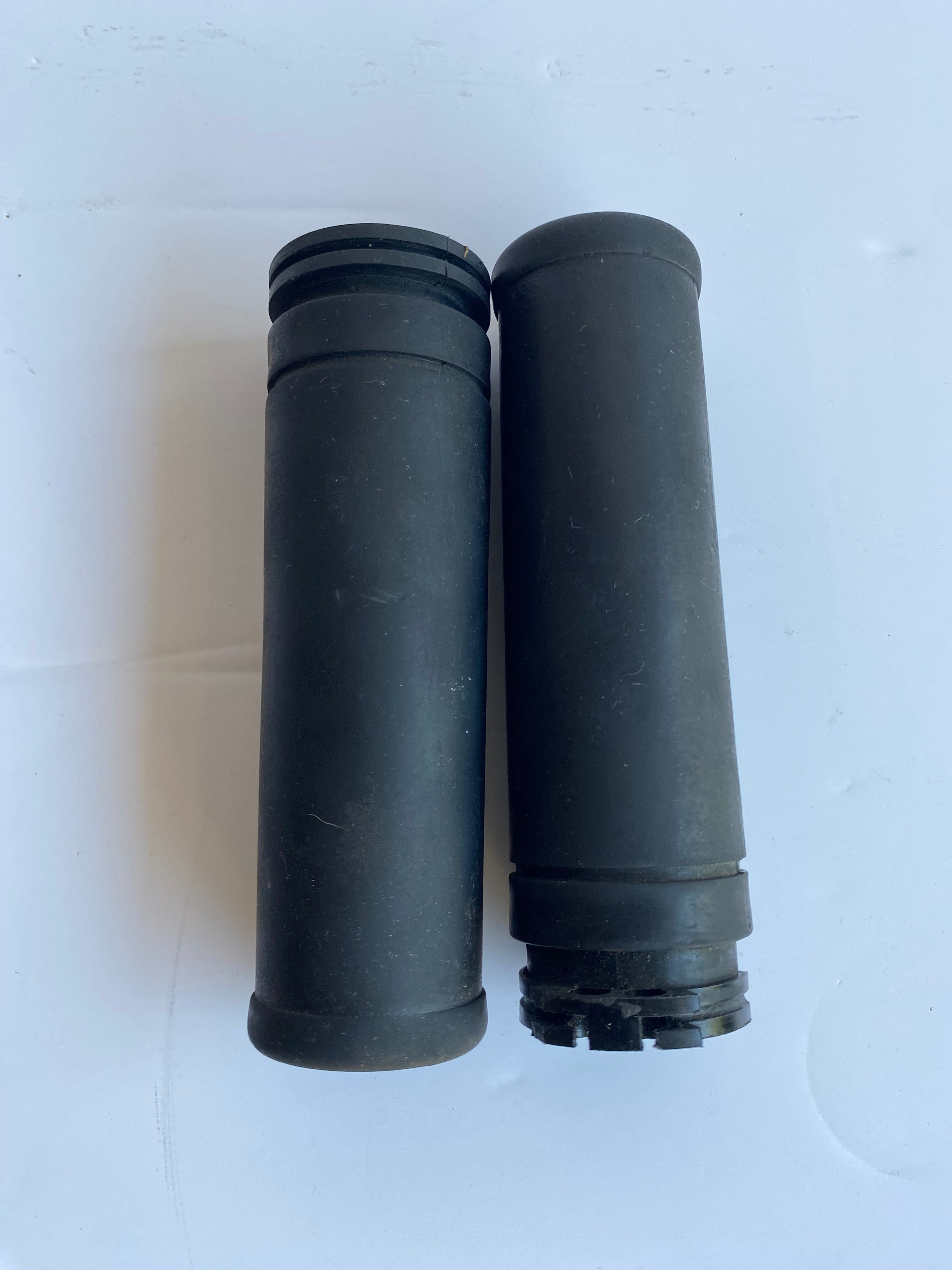 Jeu de poignées origine Harley Davidson REF OEM 56206-96 & 56220-94A