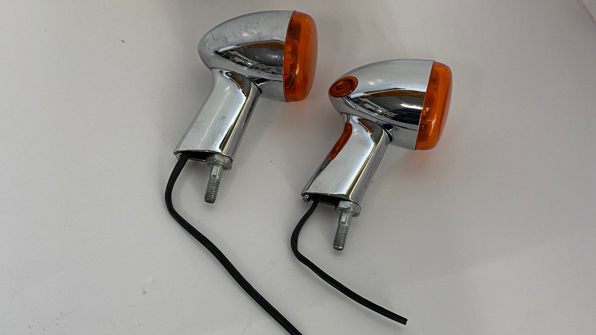 Jeu de 2 clignotants arrière chromés complet Harley Davidson REF OEM 68978-00 & 68480-02 & 56104-02