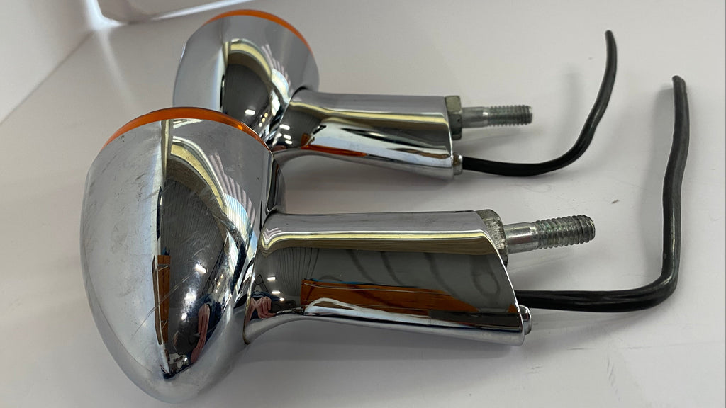 Jeu de 2 clignotants arrière chromés complet Harley Davidson REF OEM 68978-00 & 68480-02 & 56104-02