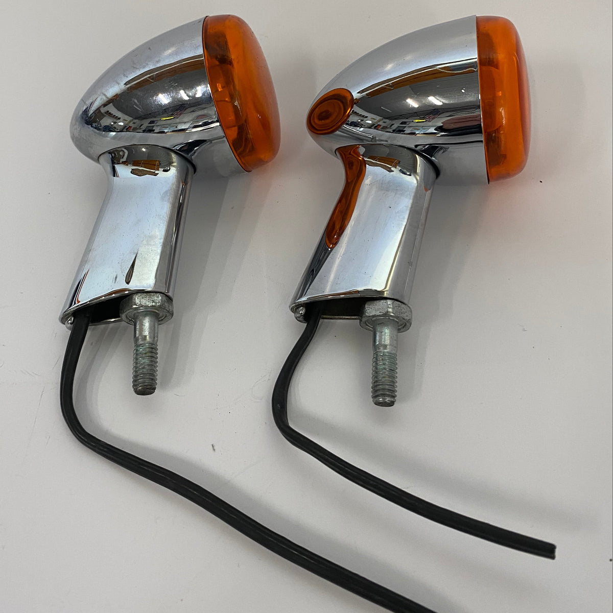 Jeu de 2 clignotants arrière chromés complet Harley Davidson REF OEM 68978-00 & 68480-02 & 56104-02