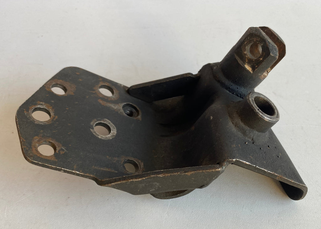 Support commandes avancées gauche Softail Harley Davidson REF 33683-90A