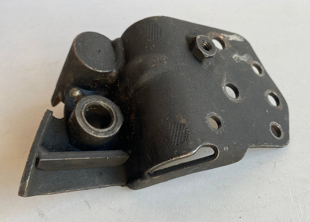 Support commandes avancées gauche Softail Harley Davidson REF 33683-90A