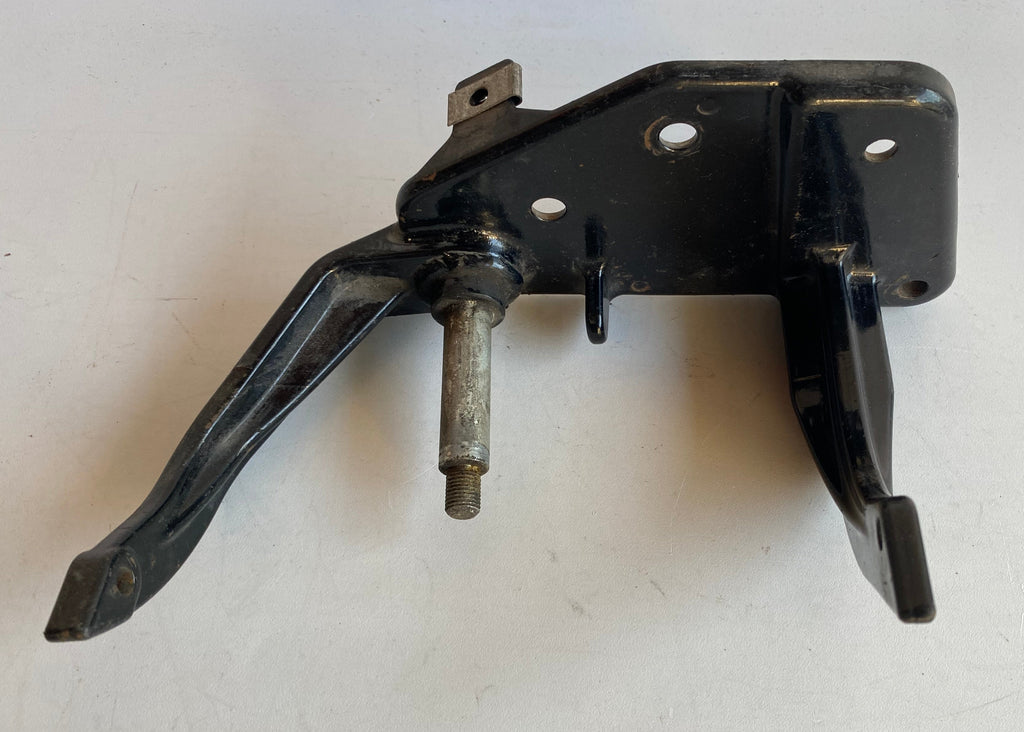 Support marche pied droit Softail Harley Davidson REF OEM 42431-87A
