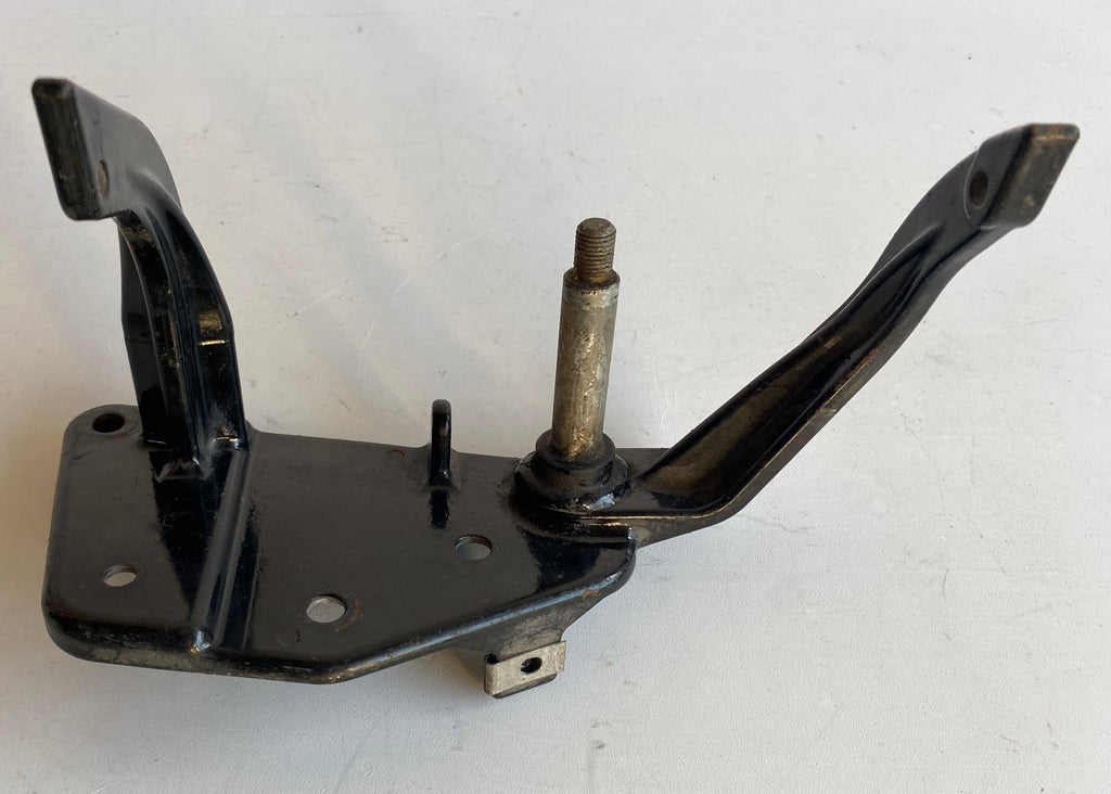 Support marche pied droit Softail Harley Davidson REF OEM 42431-87A