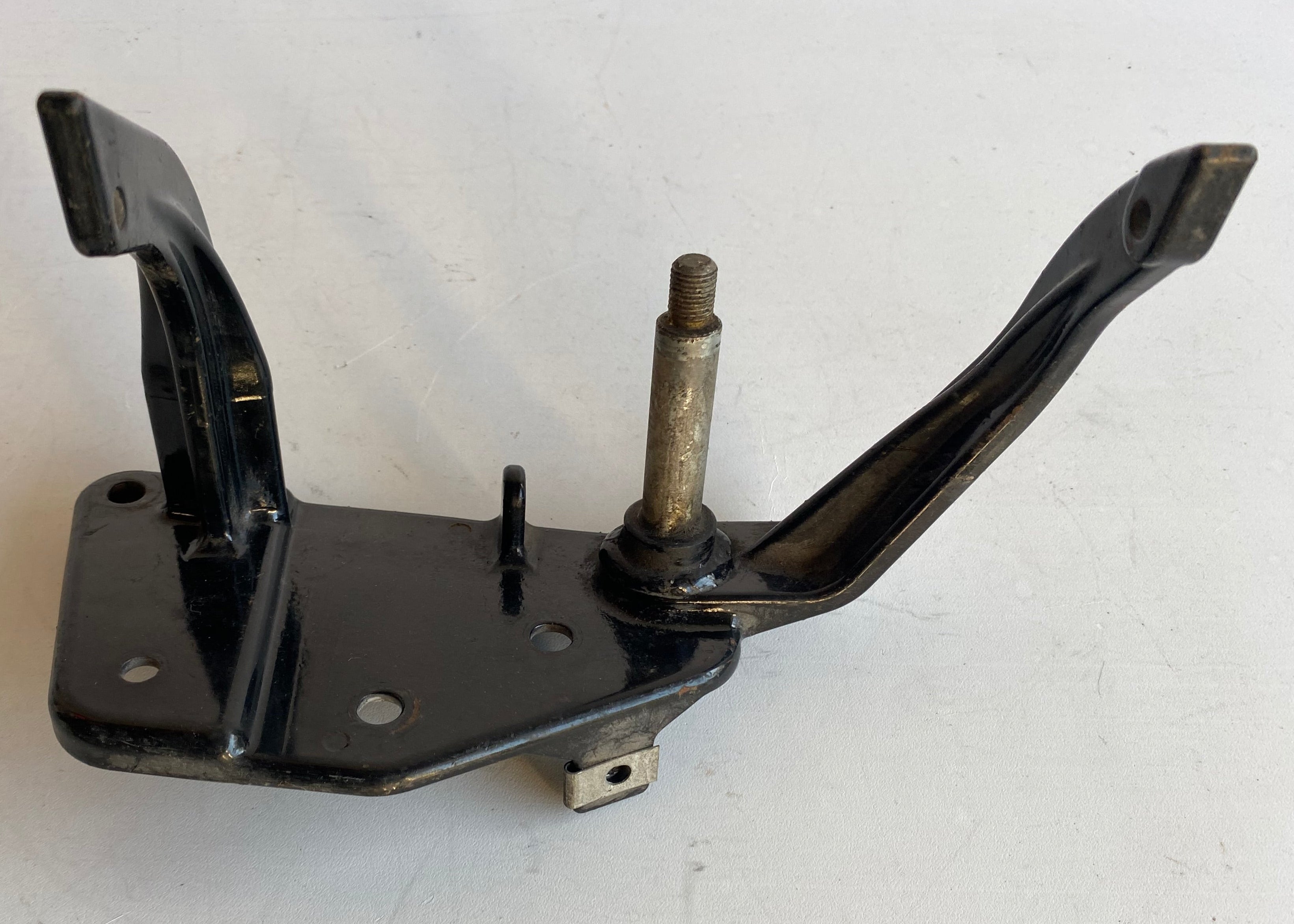 Support marche pied droit Softail Harley Davidson REF OEM 42431-87A