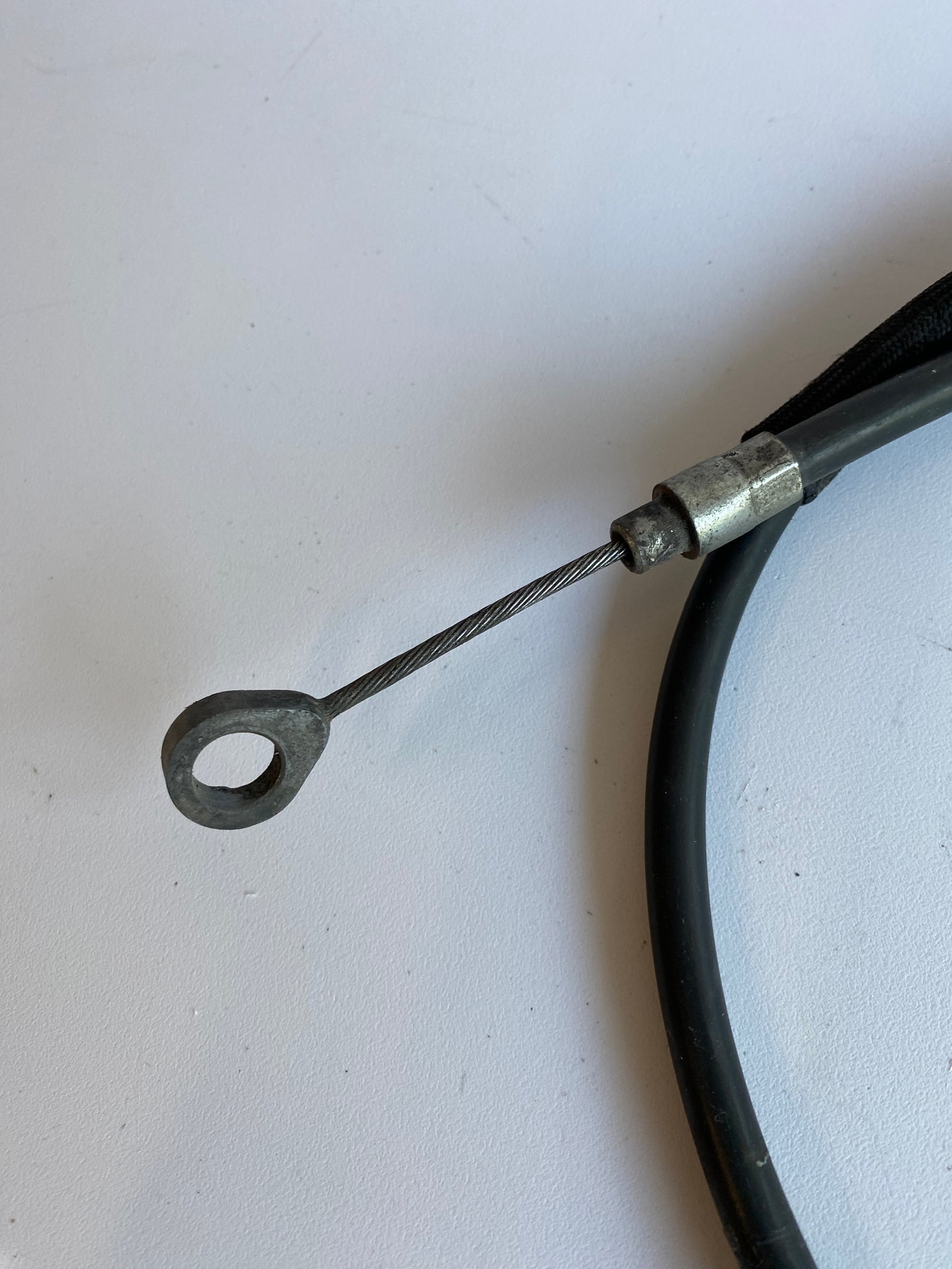 Cable d'embrayage 61 3/4 pouces Touring Harley Davidson REF OEM 38667-00