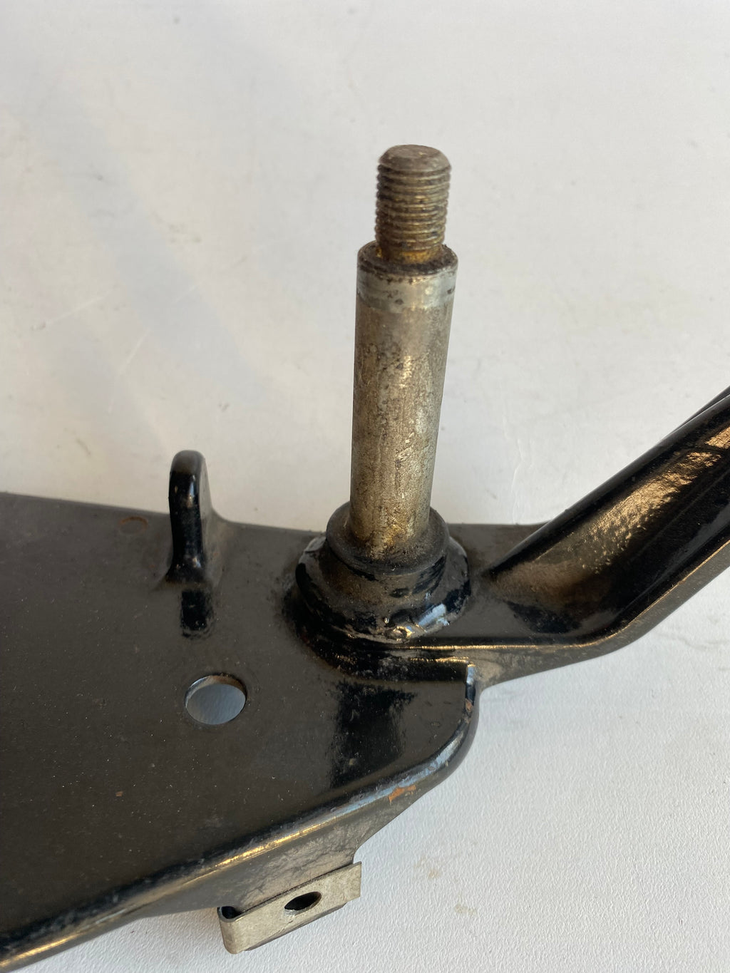 Support marche pied droit Softail Harley Davidson REF OEM 42431-87A