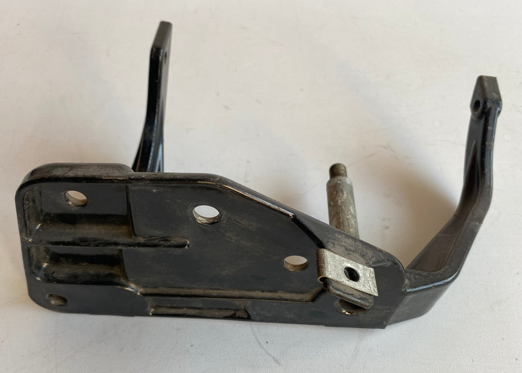 Support marche pied droit Softail Harley Davidson REF OEM 42431-87A