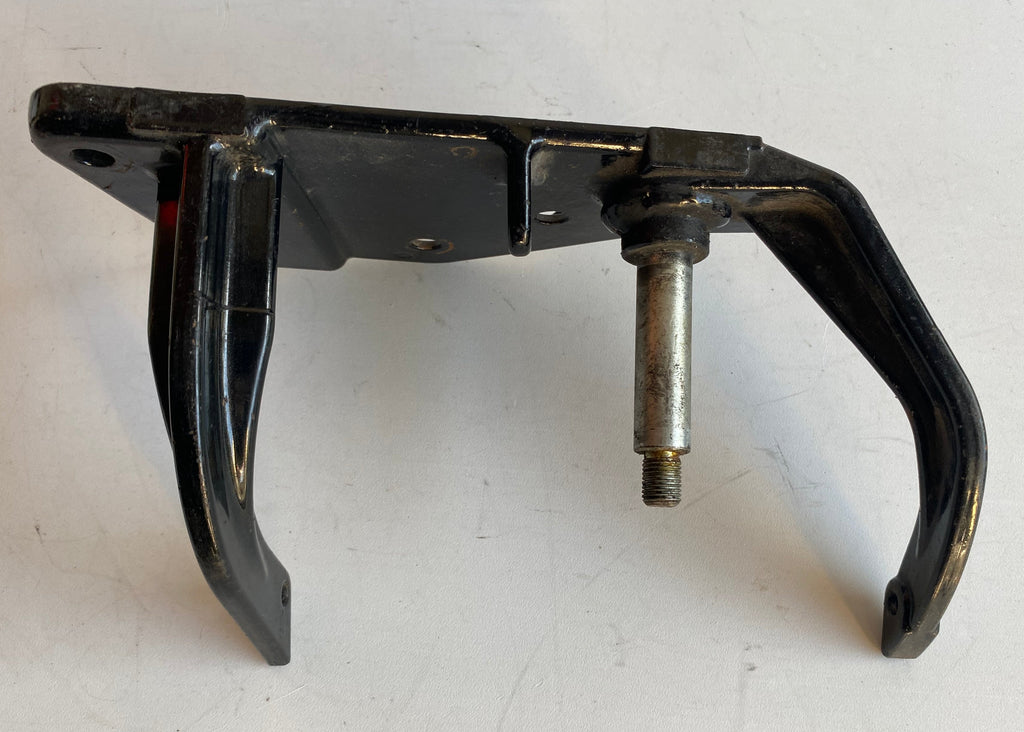 Support marche pied droit Softail Harley Davidson REF OEM 42431-87A