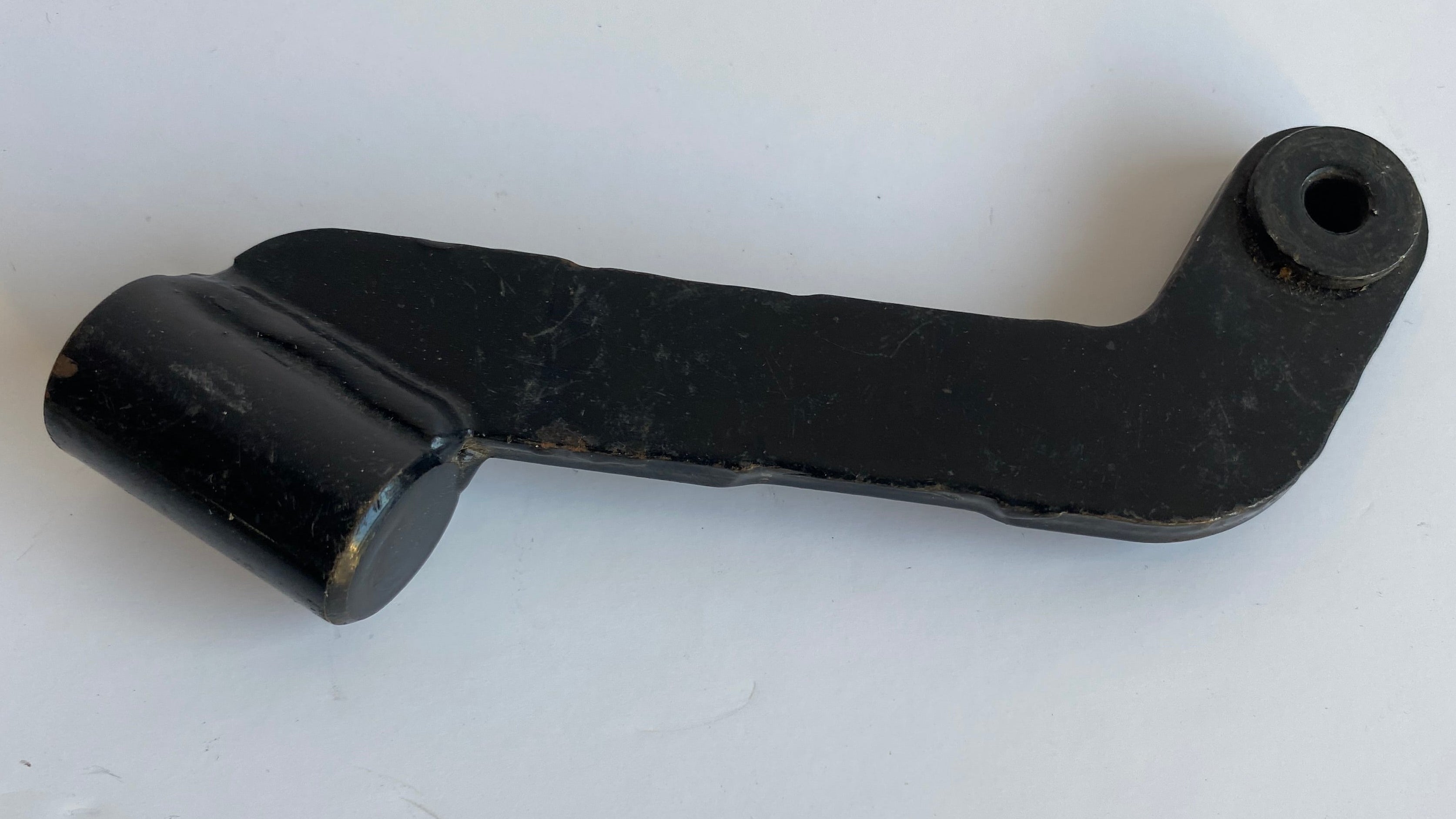 Support marche pied pilote Touring Harley Davidson REF OEM 47365-83C