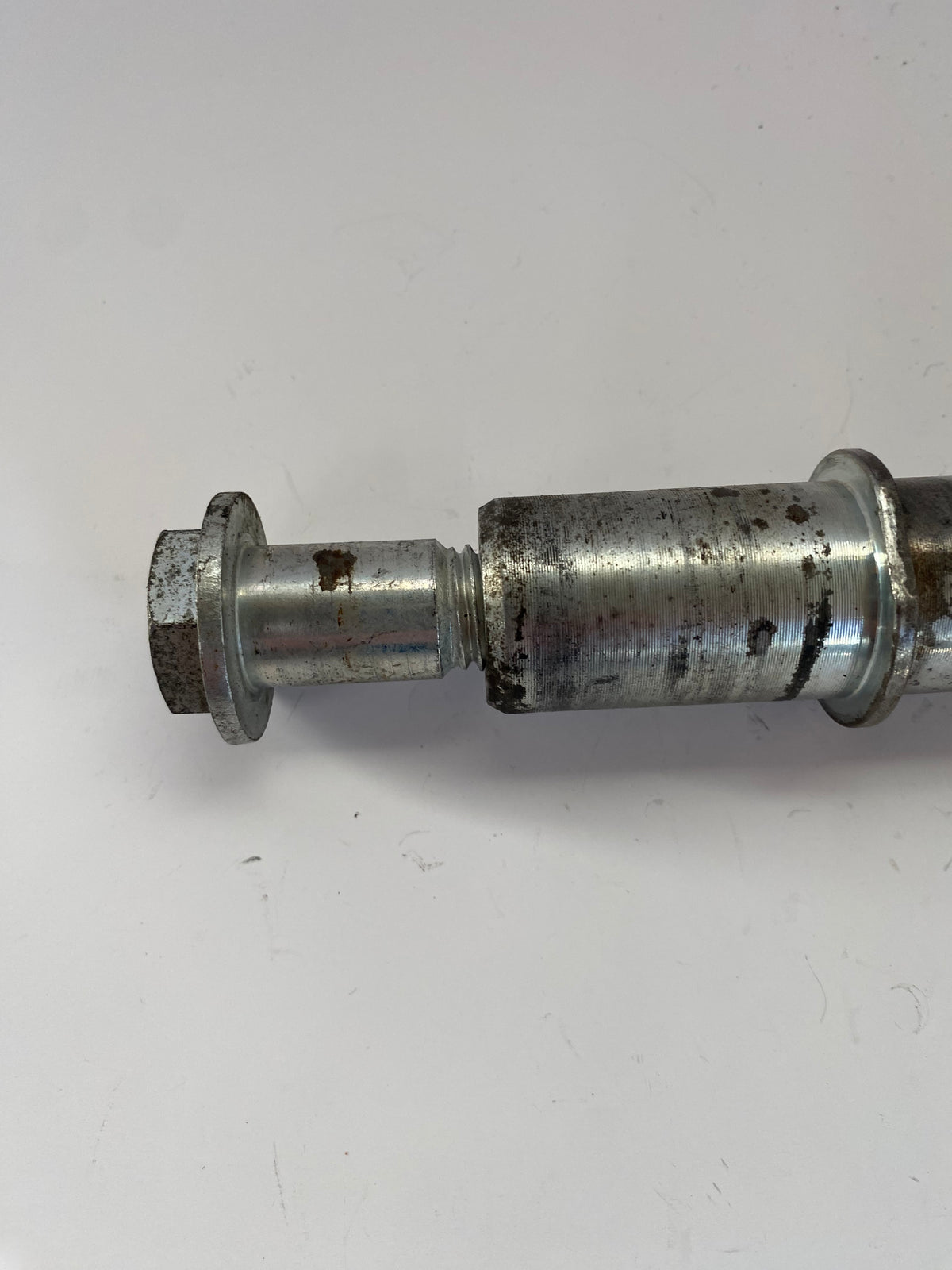 Support moteur arrière + vis Sportster Harley Davidson REF OEM 41568-04 & 41698-04
