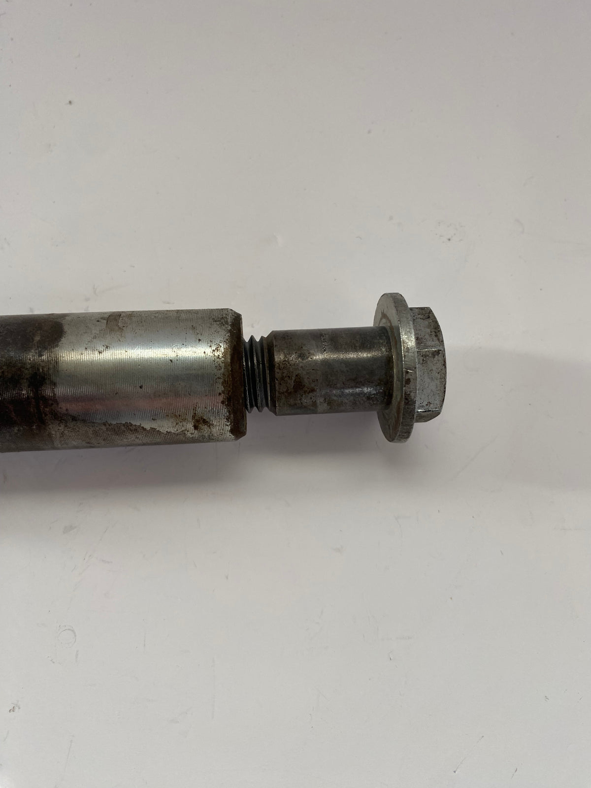 Support moteur arrière + vis Sportster Harley Davidson REF OEM 41568-04 & 41698-04