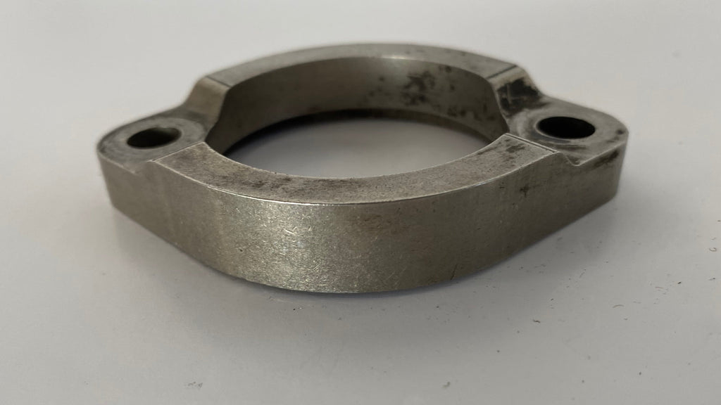 Bride d'échappement Thick style Harley Davidson REF OEM 65184-02