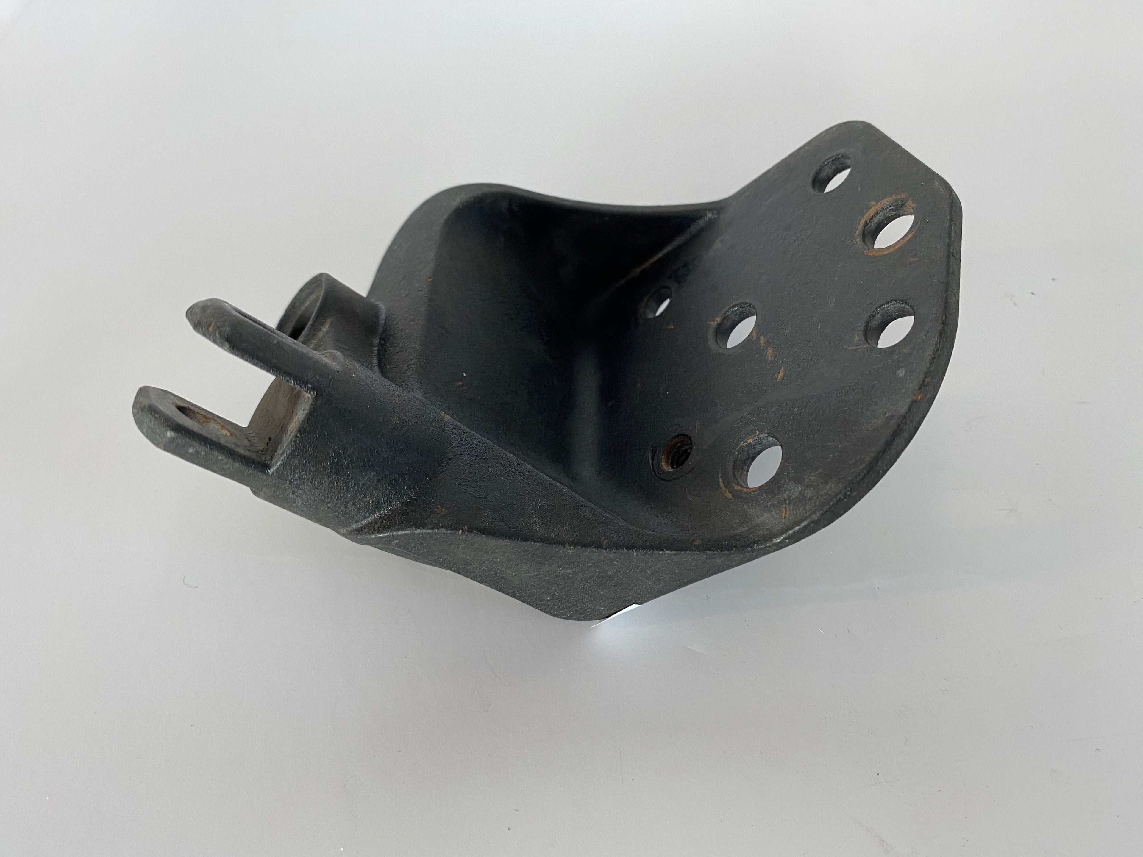 Support commandes avancées gauche Softail Harley Davidson REF OEM 33683-90A