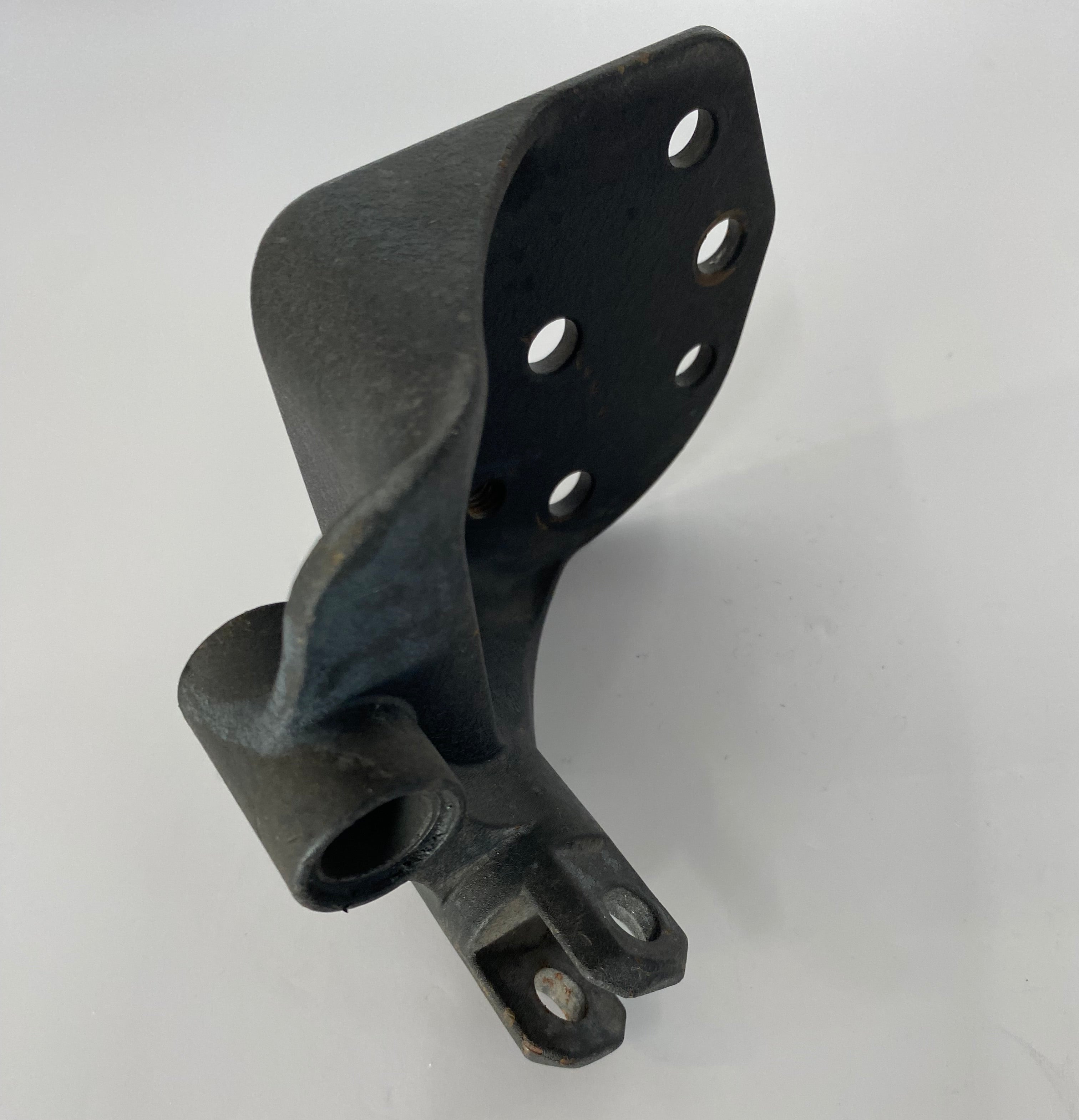 Support commandes avancées gauche Softail Harley Davidson REF OEM 33683-90A