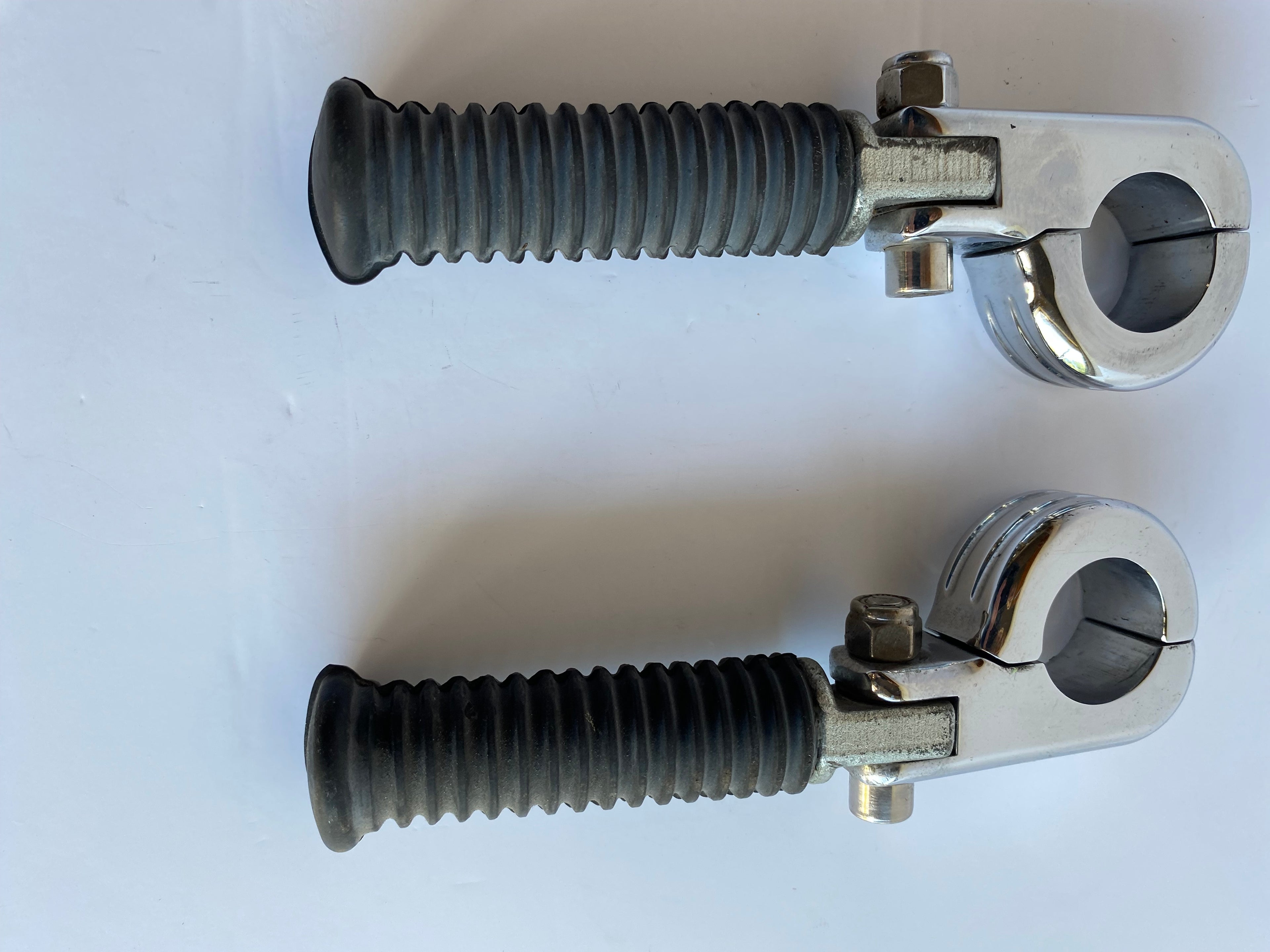 Jeu de cales pieds autoroute Touring Harley Davidson REF 50957-02C