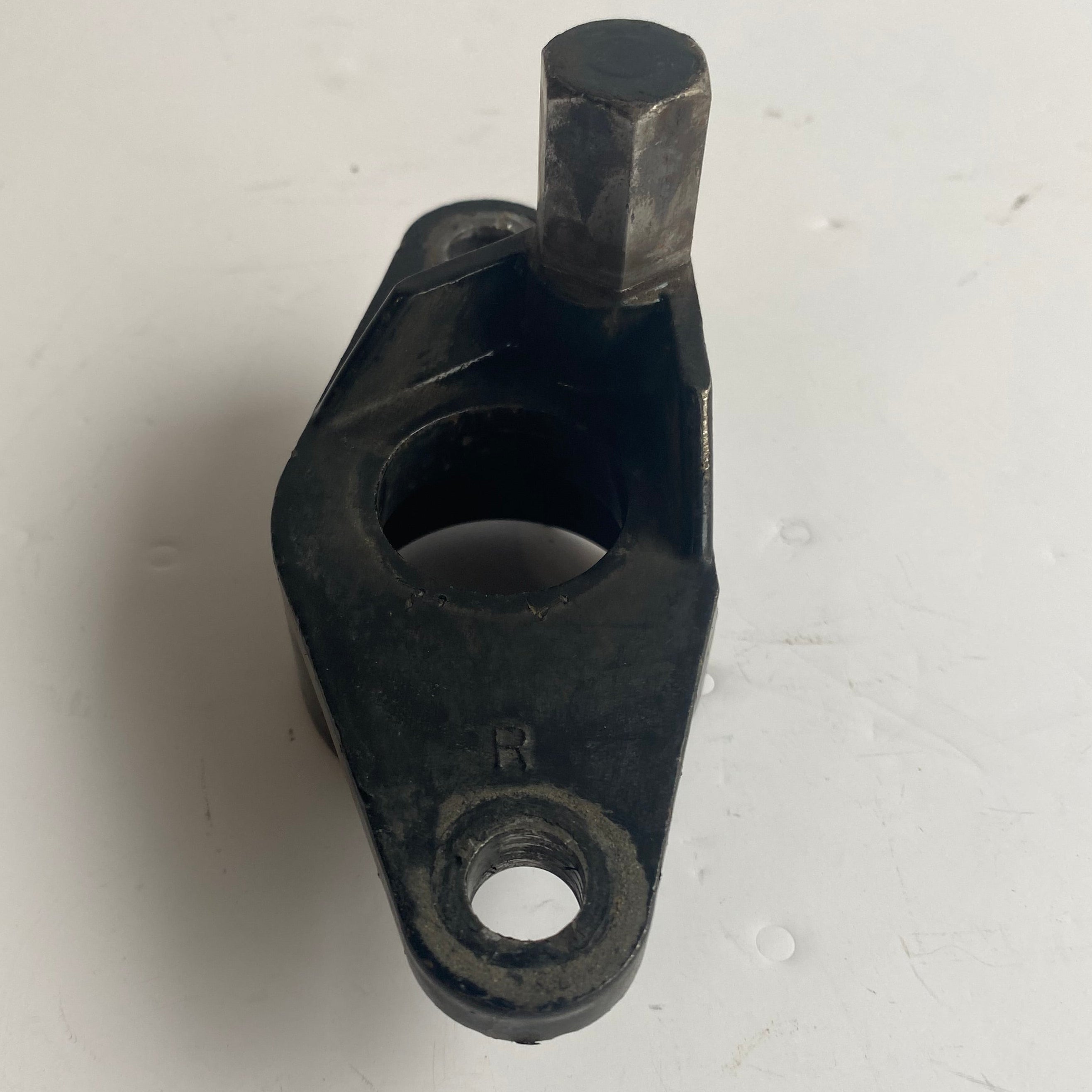 Support moteur arrière droit Touring Harley Davidson REF OEM 50584-87