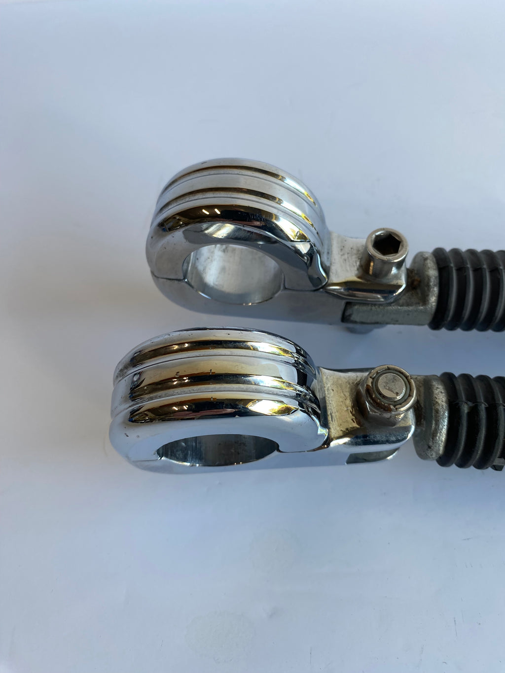 Jeu de cales pieds autoroute Touring Harley Davidson REF 50957-02C